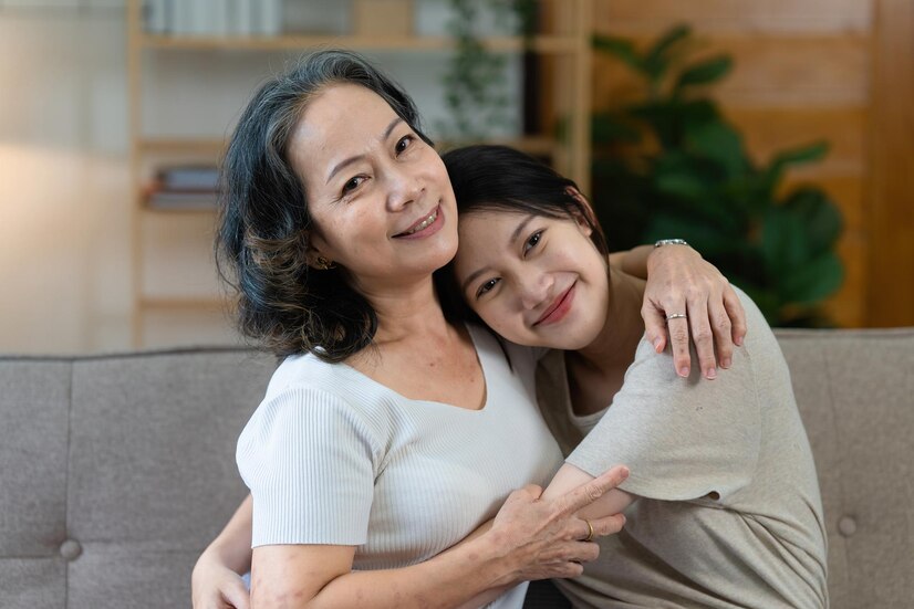 c Con dâu còn thủ thỉ: “Cho tụi con ở với ba mẹ, cháu được gần ông bà, chứ ở riêng buồn lắm”.
