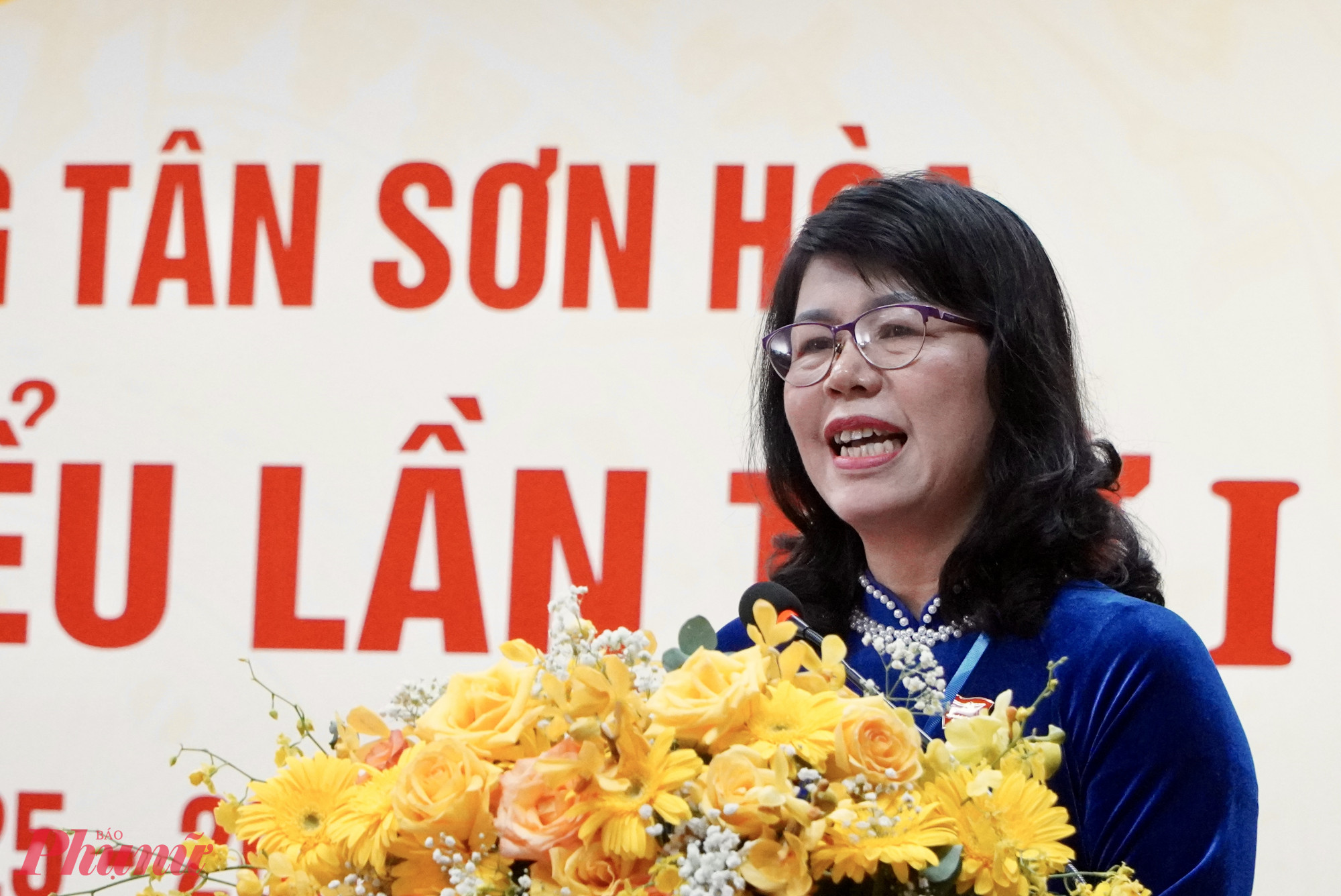 Bà Trương Lê Mỹ Ngọc - Bí thư Đảng ủy phường Tân Sơn Hòa phát biểu tại đại hội - Ảnh: Thanh Tâm