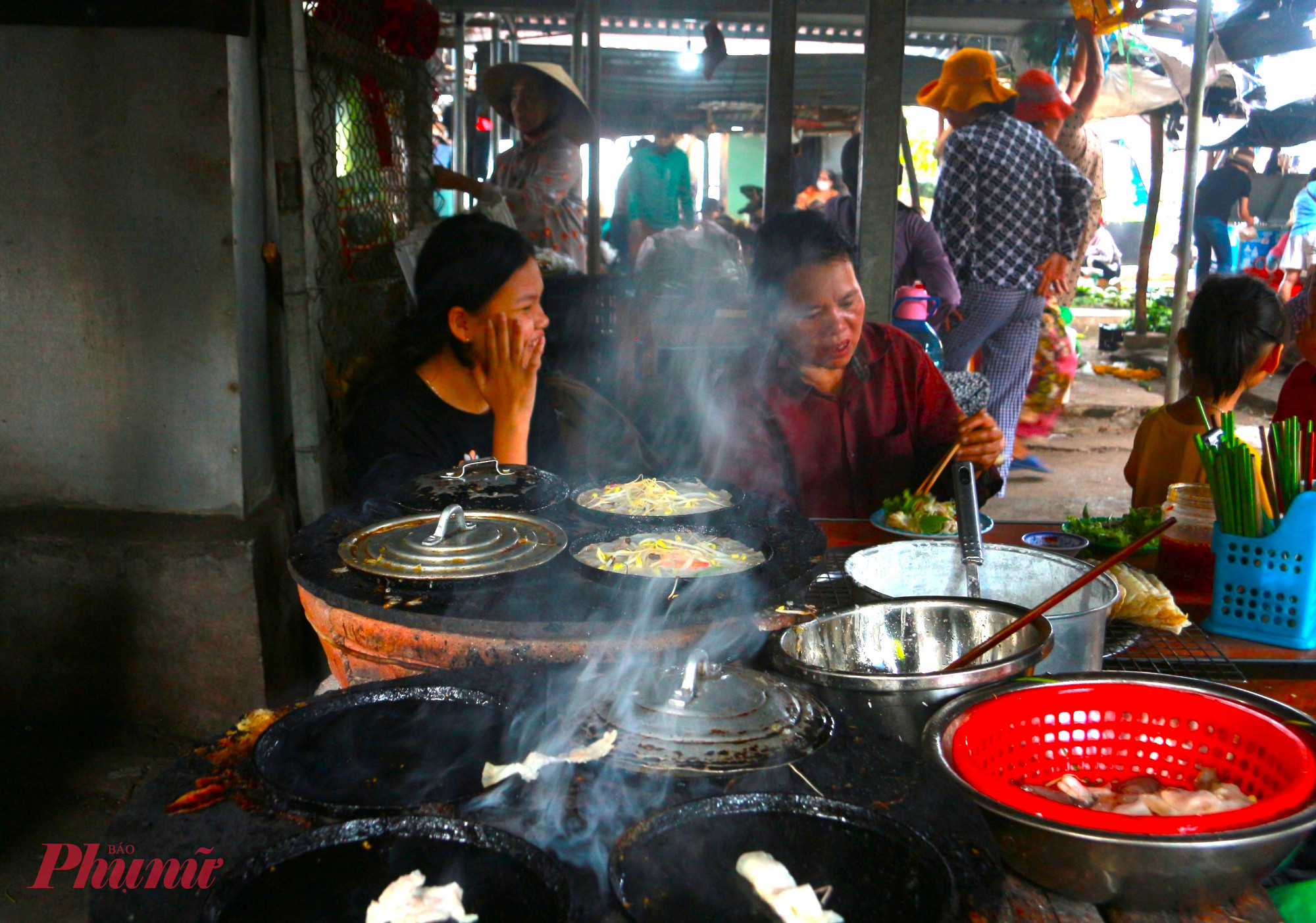 Đến chợ Giai Sơn, nhiều du khách không khỏi ngỡ ngàng khi được thưởng thức những món ăn với giá rẻ đến bất ngờ. 