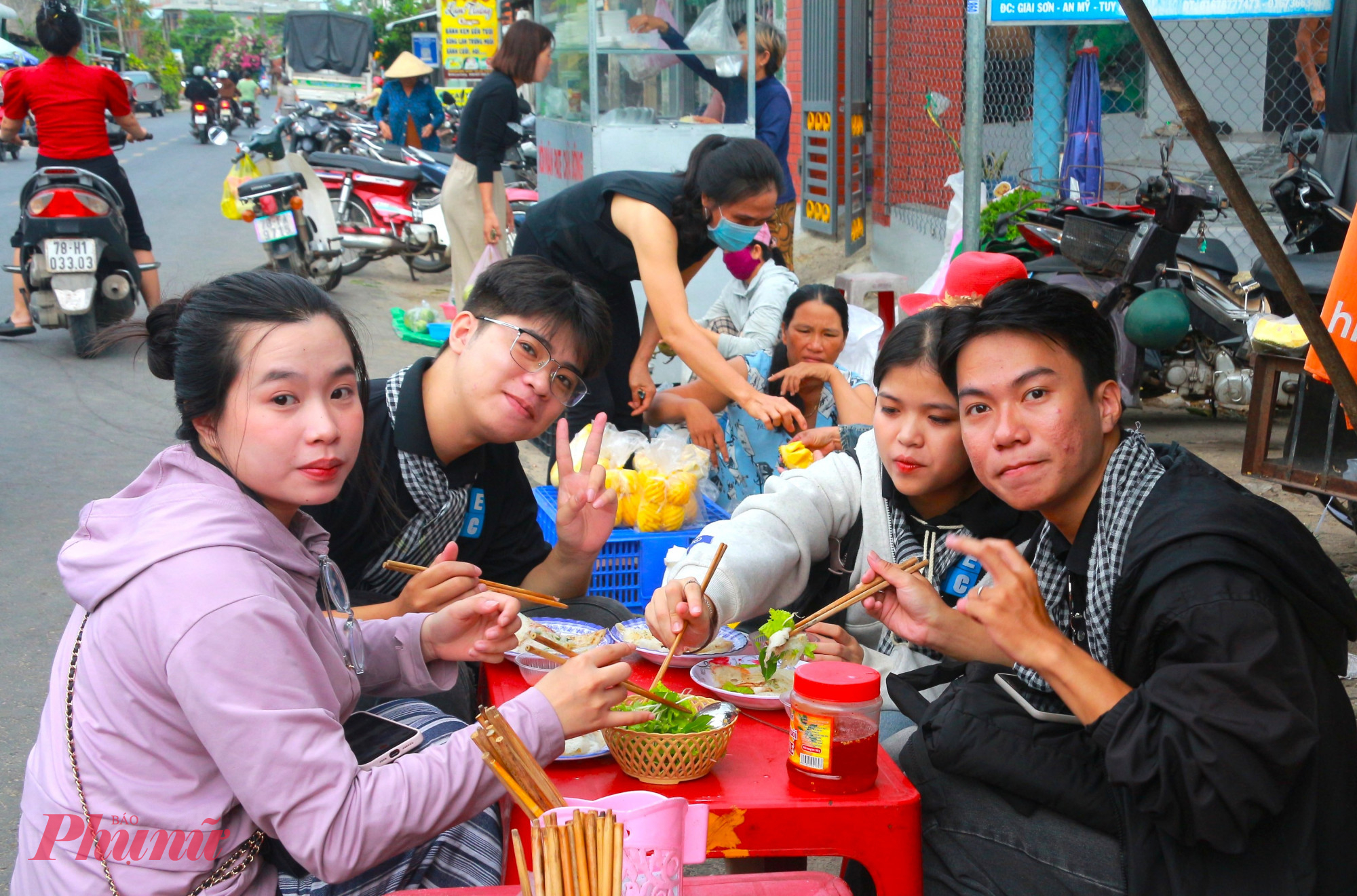 Có dịp đến xã Tuy An Nam (tỉnh Đắk Lắk), nhiều du khách không khỏi thích thú khi được trải nghiệm những món ẩm thực mộc mạc, tươi ngon và mang đậm màu sắc của vùng biển ở quê hương xứ Nẫu. 