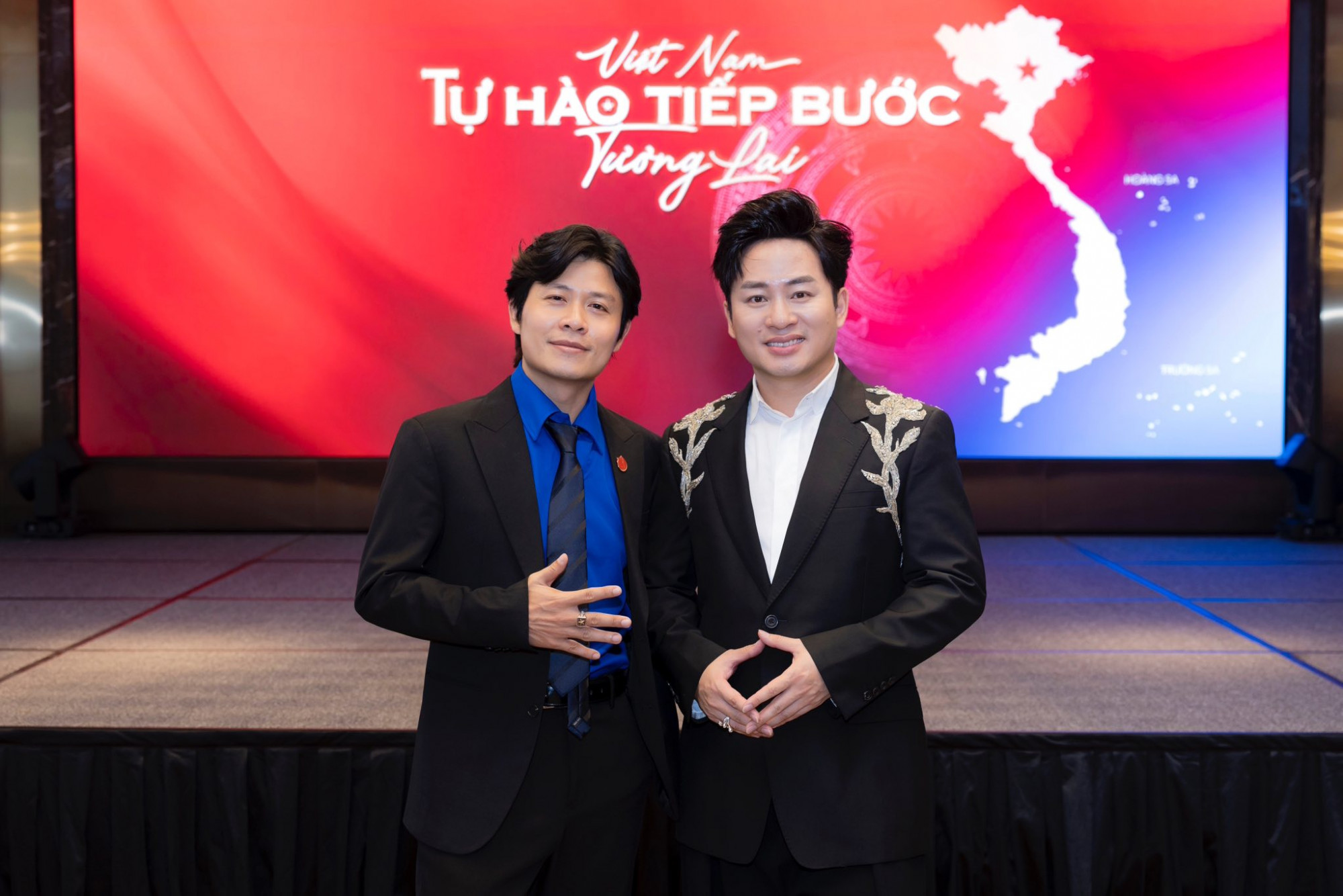 Nhạc sĩ Nguyễn Văn Chung và ca sĩ Tùng Dương 
