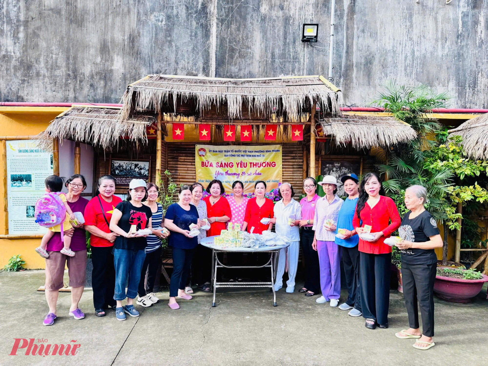 Mô hình “Bữa sáng nghĩa tình” tại khu phố 13, phường Bình Thạnh
