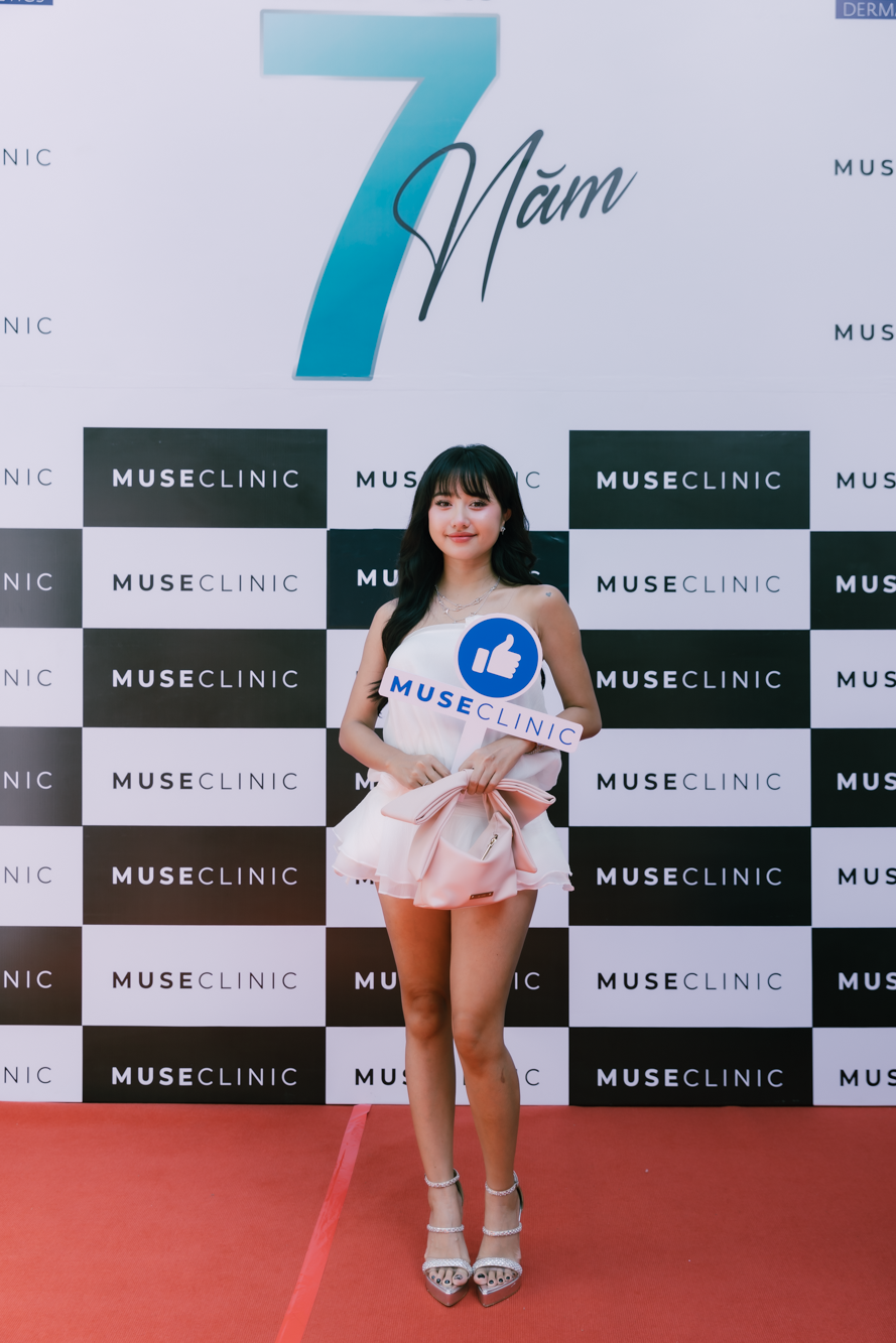 Nữ diễn viên Trịnh Thảo tỏa sáng trên thảm đỏ Grand Re-Opening Muse Clinic trong trang phục nhẹ nhàng nhưng không kém phần sang trọng - Ảnh: Muse Clinic