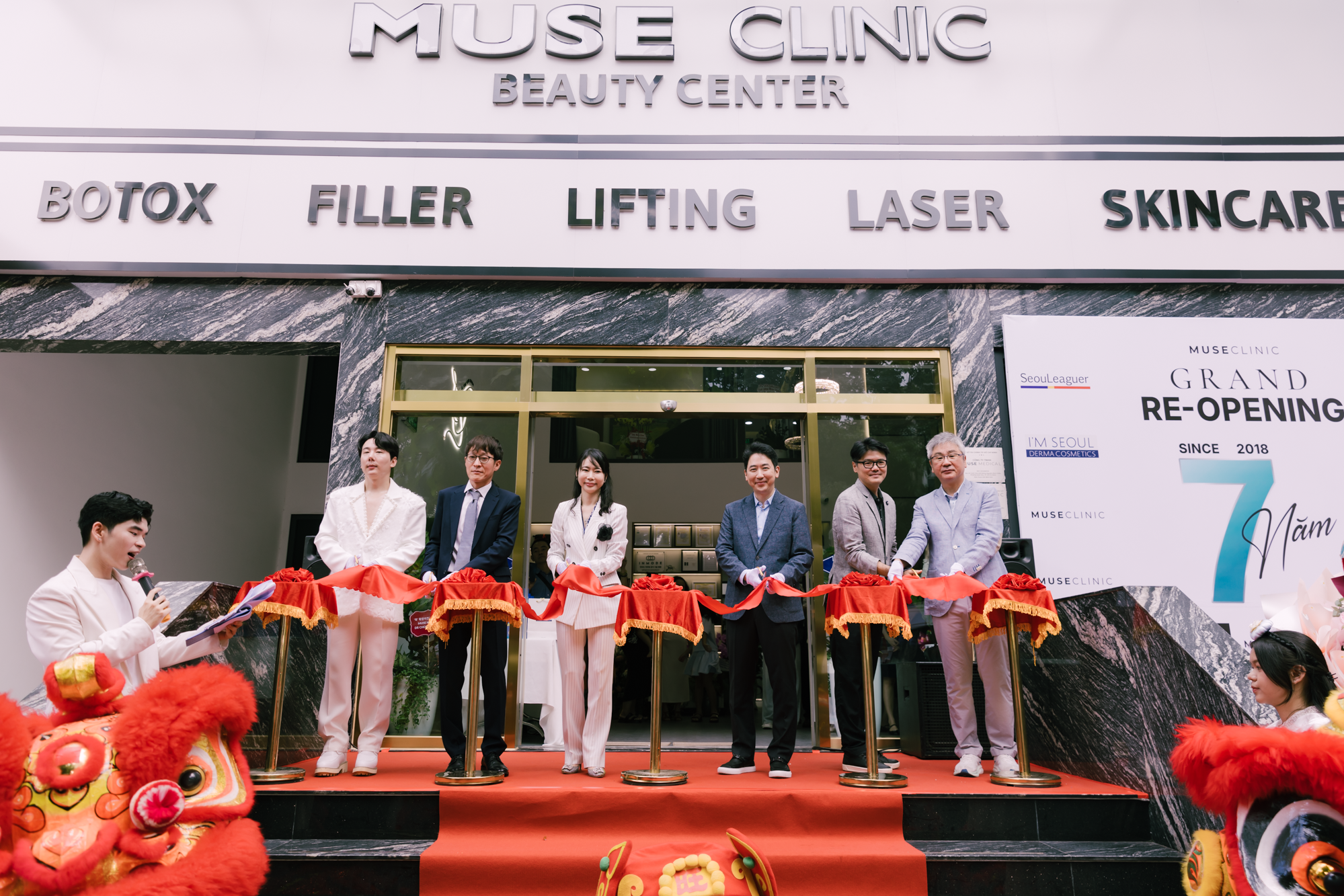 Lãnh đạo và khách mời cắt băng khánh thành tòa nhà Muse Clinic Nguyễn Đình Chiểu - Ảnh: Muse Clinic