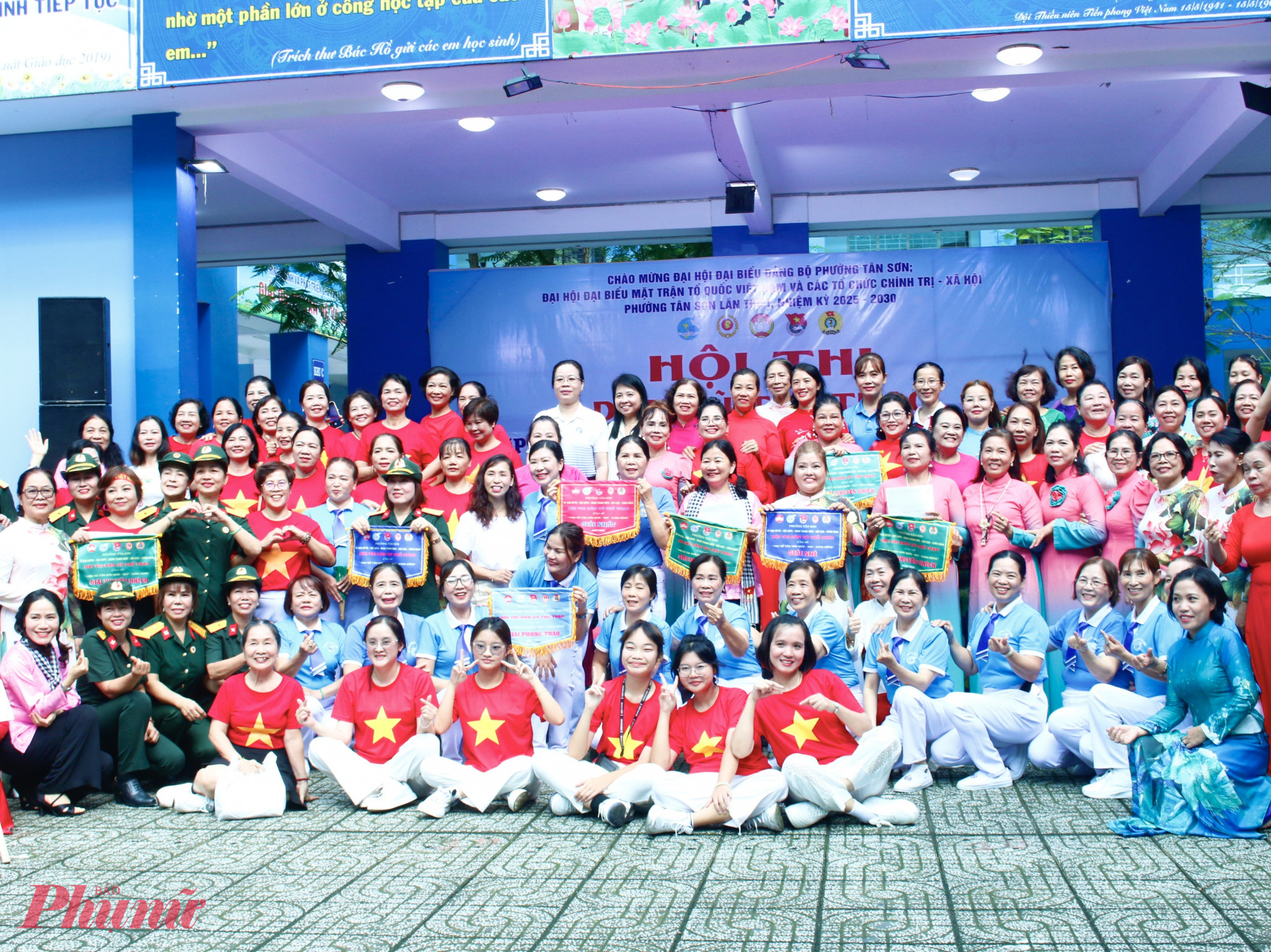 Sau hơn 2 tiếng tranh tài, Ban tổ chức đã trao giải Nhất cho đội 4, giải Nhì cho đội 3 và đội 11, giải Ba cho đội 5 và đội 10. Ngoài ra, còn trao 7 giải Khuyến Khích và 1 giải phong trào  
