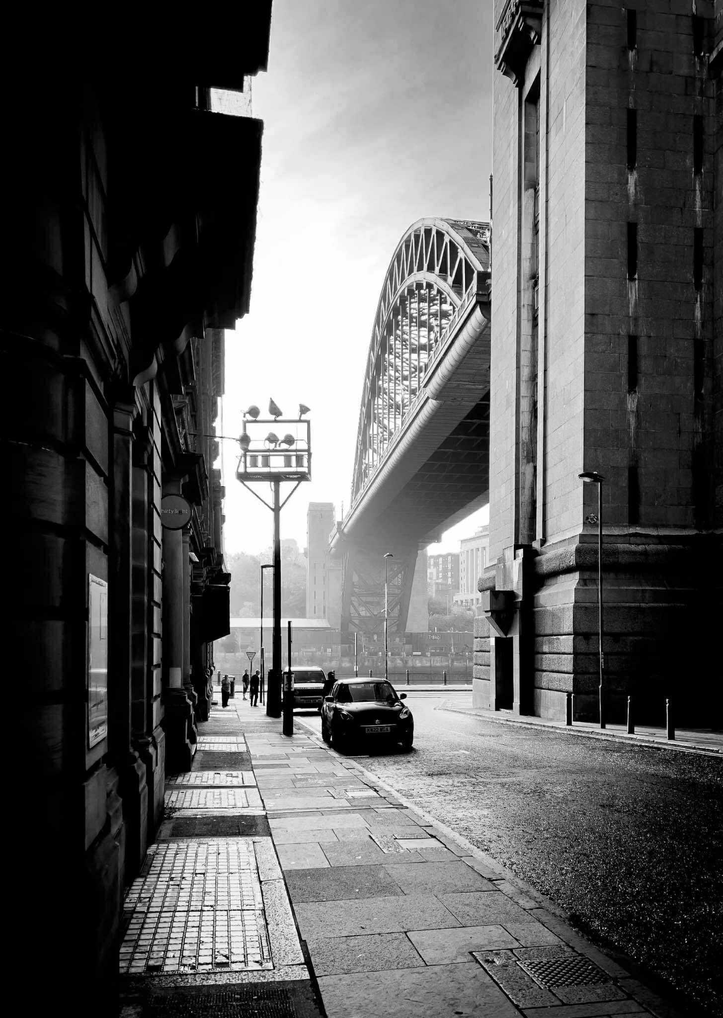 Chiếc cầu vượt thời gian The Tyne của tác giả Adrian Beasley