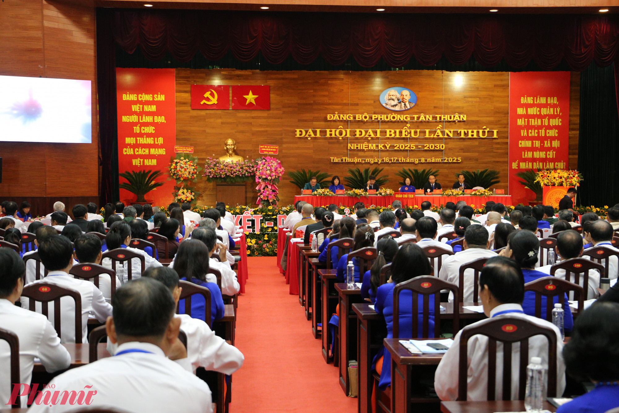 Toàn cảnh hội nghị Đại hội đại biểu lần thứ I, nhiệm kỳ 2025-2030 của phường Tân Thuận - Ảnh: Thanh Tâm