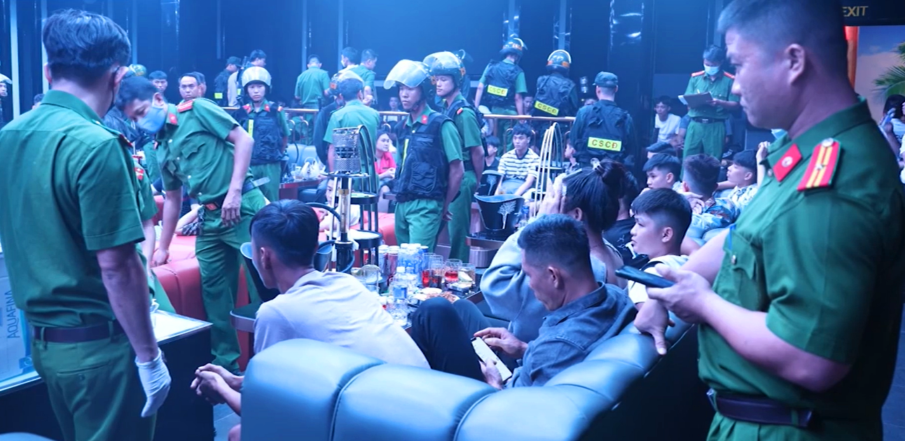 Nhiều đối tượng sử dụng ma túy ở quán bar vào thời điểm công an đột kích