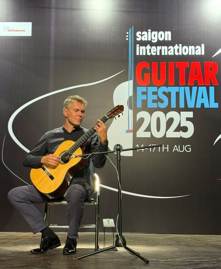 Bế mạc Liên hoan Guitar Quốc tế Sài Gòn 2025 Nghệ sĩ Michael Nagi (Ba Lan) là khách mời biểu diễn, giao lưu tại liên hoan - Ảnh: Nhạc viện TPHCM.