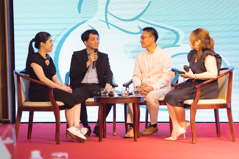 Chương trình hội thảo thu hút đông đảo sự chú ý của các khách hàng của Ầu Ơ - Ảnh: Friso