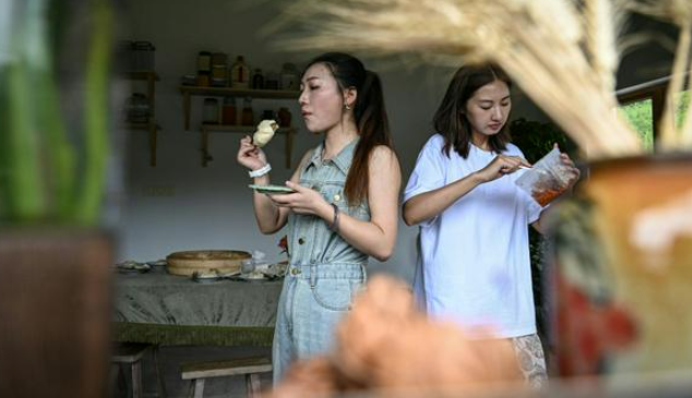 Nhiều cô gái trẻ tìm đến những không gian an2y để tìm kiếm sự an toàn và thoải mái