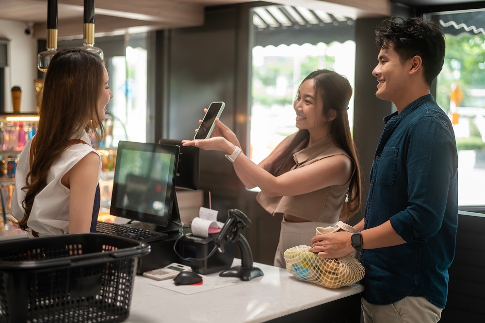 Hộ kinh doanh, tiểu thương bắt đầu thích nghi với các quy định, chính sách mới về thuế - Ảnh: Sacombank