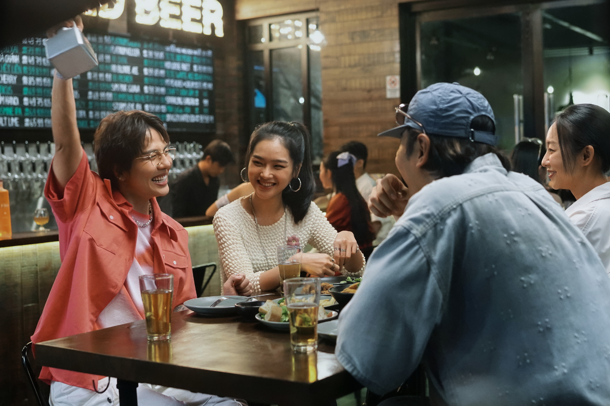 Duy Khánh, Cù Thị Trà đảm nhiệm tuyến vai phụ trong phim (Ảnh: ĐPCC)