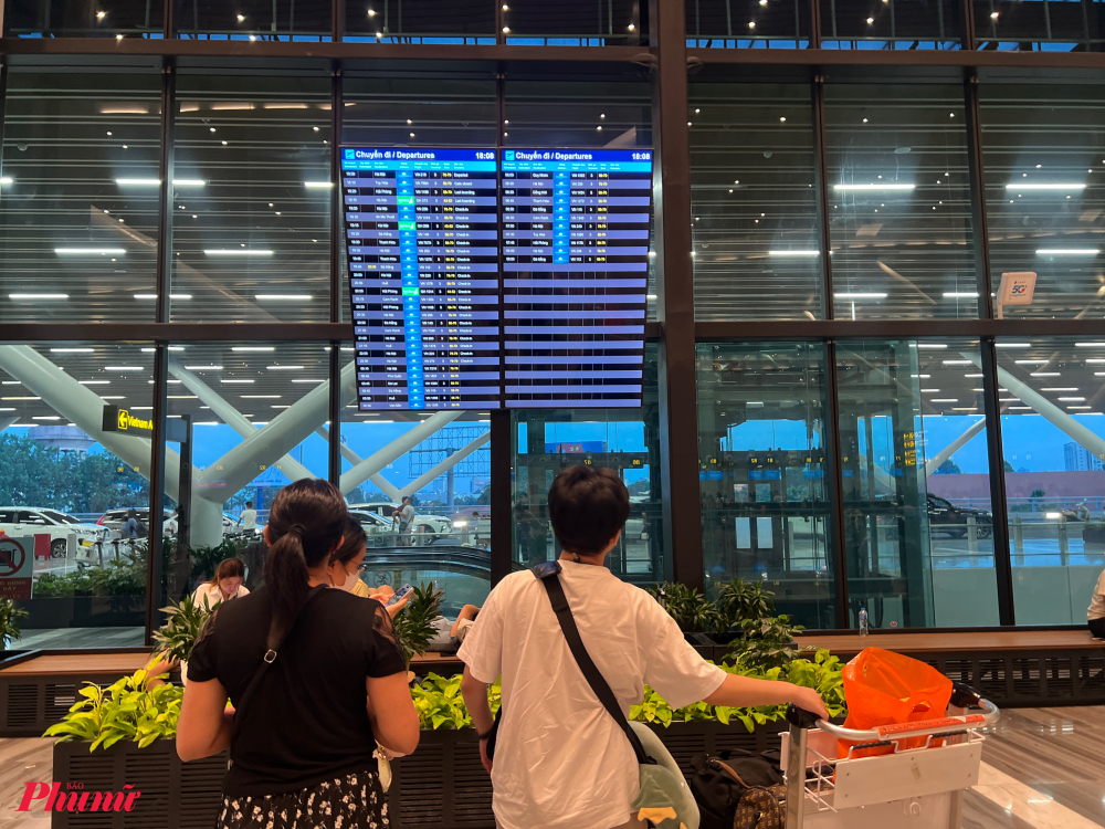 Tính đến hiện tại nhà ga T3, Cảng Hàng không quốc tế (HKQT) Tân Sơn Nhất đã chính thức có hai hãng hàng không gồm Vietnam Airlines và Bamboo Airways khai thác toàn bộ các chuyến bay nội địa đi và đến TPHCM. 