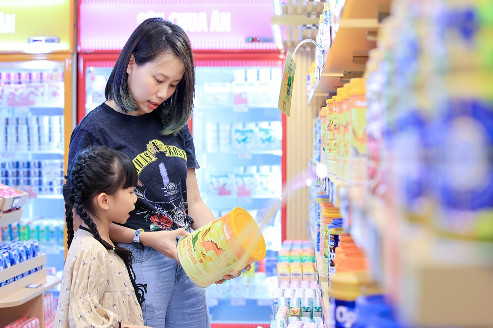 Optimum là dòng sữa đầu tiên tại Việt Nam có chứa 6 HMO - thành phần chiếm đến 58% tổng lượng HMO có trong sữa mẹ - Ảnh: Minh Anh