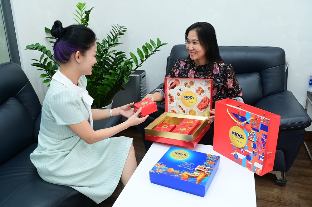 Cận kề những dịp lễ lớn: Lễ Quốc khánh, tựu trường, Vu Lan, nhiều doanh nghiệp chủ trương tặng quà Trung thu sớm cho nhân viên - Ảnh: KIDO
