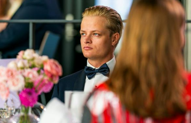 Marius Borg Hoiby, 28 tuổi được sinh ra từ một mối quan hệ trước, trước khi Thái tử phi Mette-Marit kết hôn với Thái tử Haakon.