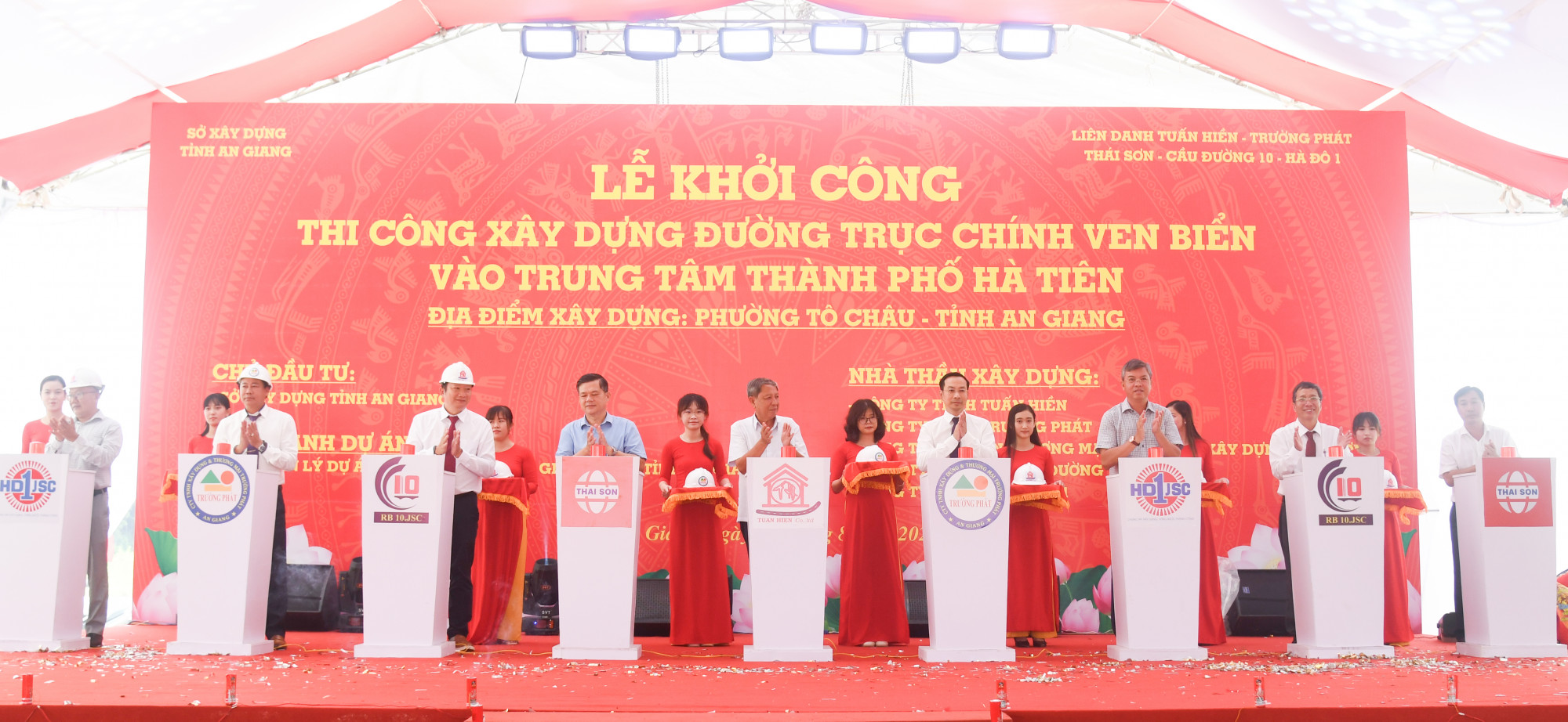 Huế, Đà Nẵng, Đắk Lắk, Cà Mau, An Giang khởi công đồng loạt nhiều dự án cơ sở hạ tầng Khởi công tuyến đường ven biển Hà Tiên với tổng vốn đầu tư 1.400 tỉ đồng - Ảnh Hồng Điệp