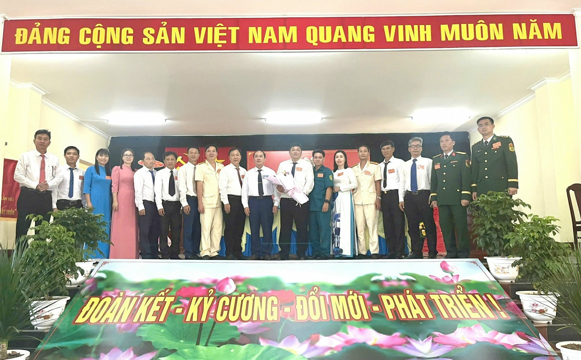 Ra mắt Ban Chấp hành đảng bộ An Giang ra nhiệm kỳ 2025-2030 - Ảnh Quốc Giang