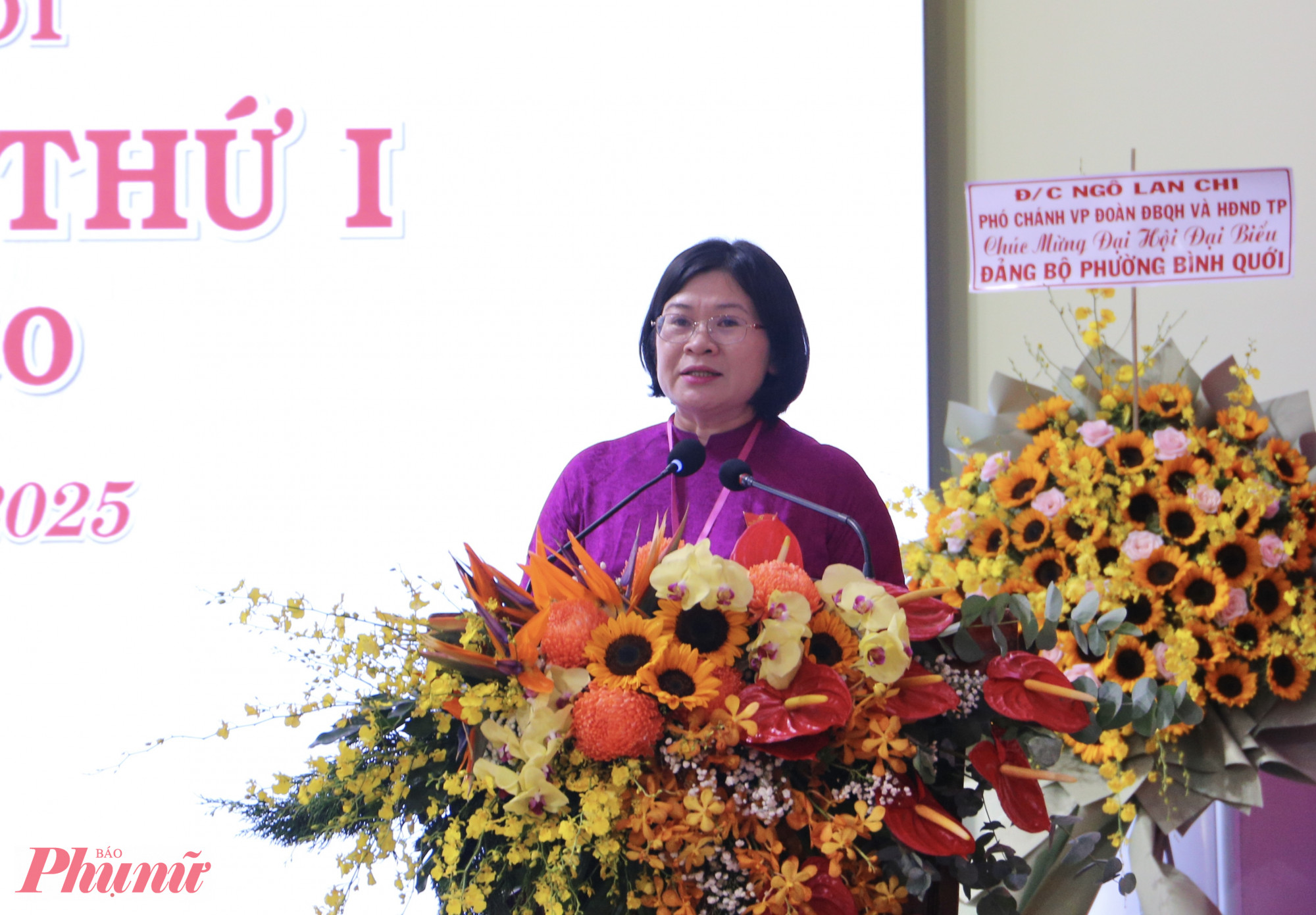 Bà Văn Thị Bạch Tuyết - Ủy viên Ban Thường vụ, Trưởng Ban Tổ chức Thành ủy TPHCM - phát biểu chỉ đạo tại Đại hội Đảng bộ phường Bình Quới  - Ảnh: Thanh Tâm