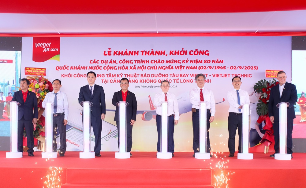 Lãnh đạo Cục Hàng không Việt Nam, tỉnh Đồng Nai và Vietjet thực hiện nghi thức khởi công dự án hangar số 3 và số 4 của Vietjet tại Cảng Hàng không Quốc tế Long Thành - Ảnh: VJ