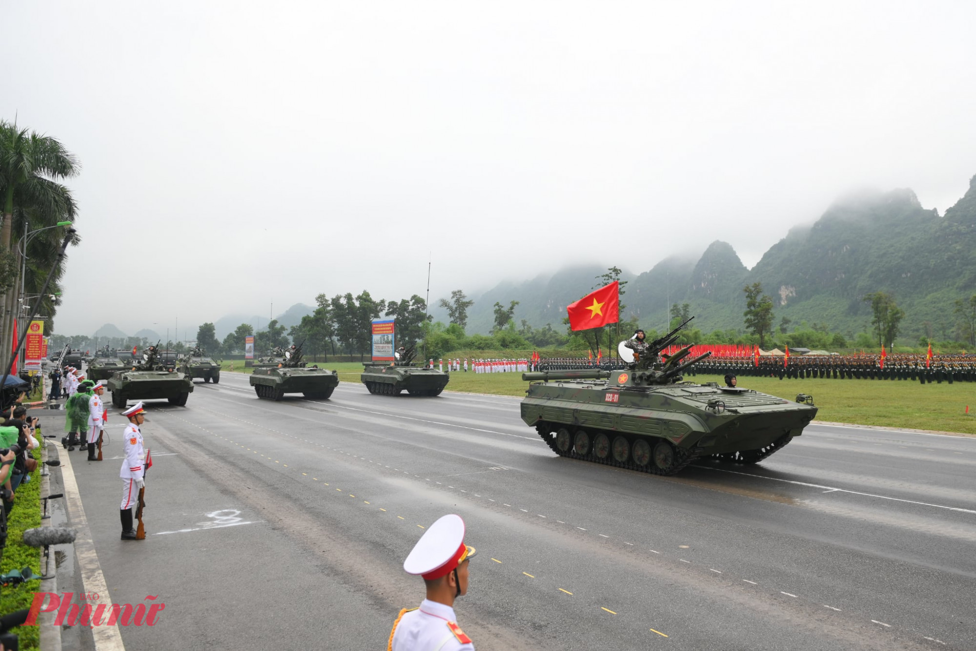 Một số hình ảnh về buổi hợp luyện diễu binh, diễu hành A80 tại Miếu Môn ngày 16/8.
