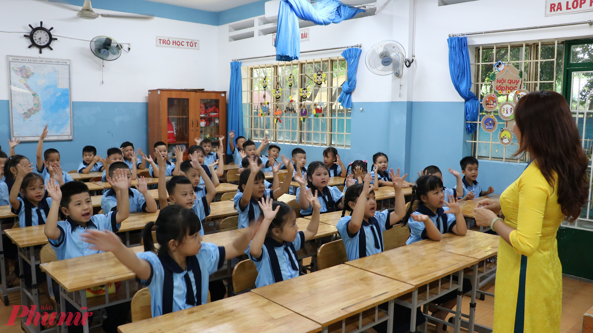 Làm quen môi trường thông qua những trò chơi nhỏ - Ảnh: Trang Thư