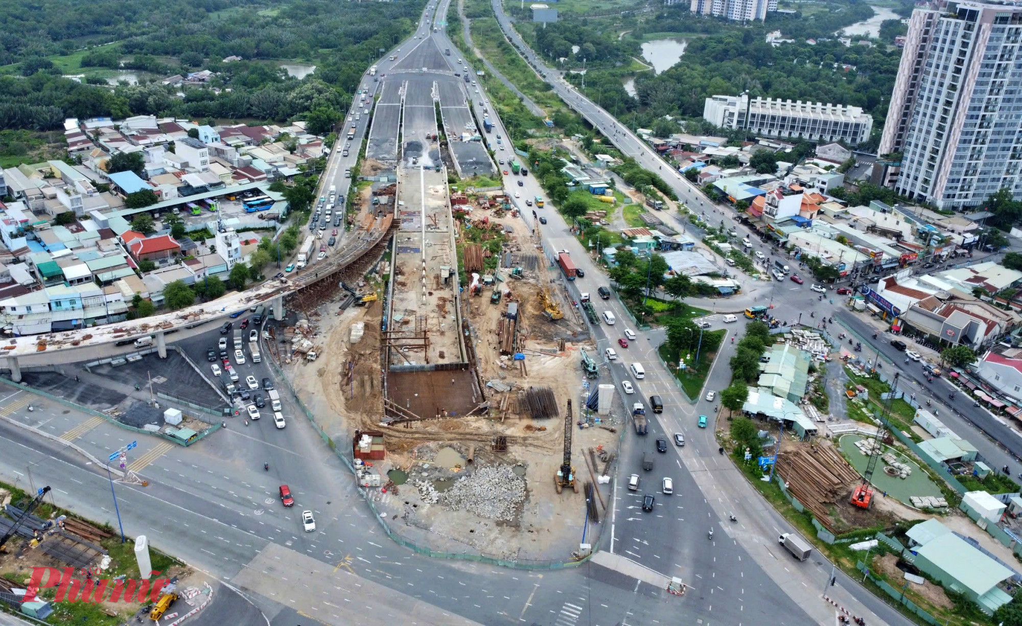 Hầm chui nút giao An Phú đang bị chậm tiến độ. Ảnh: Nguyễn Ngọc 
