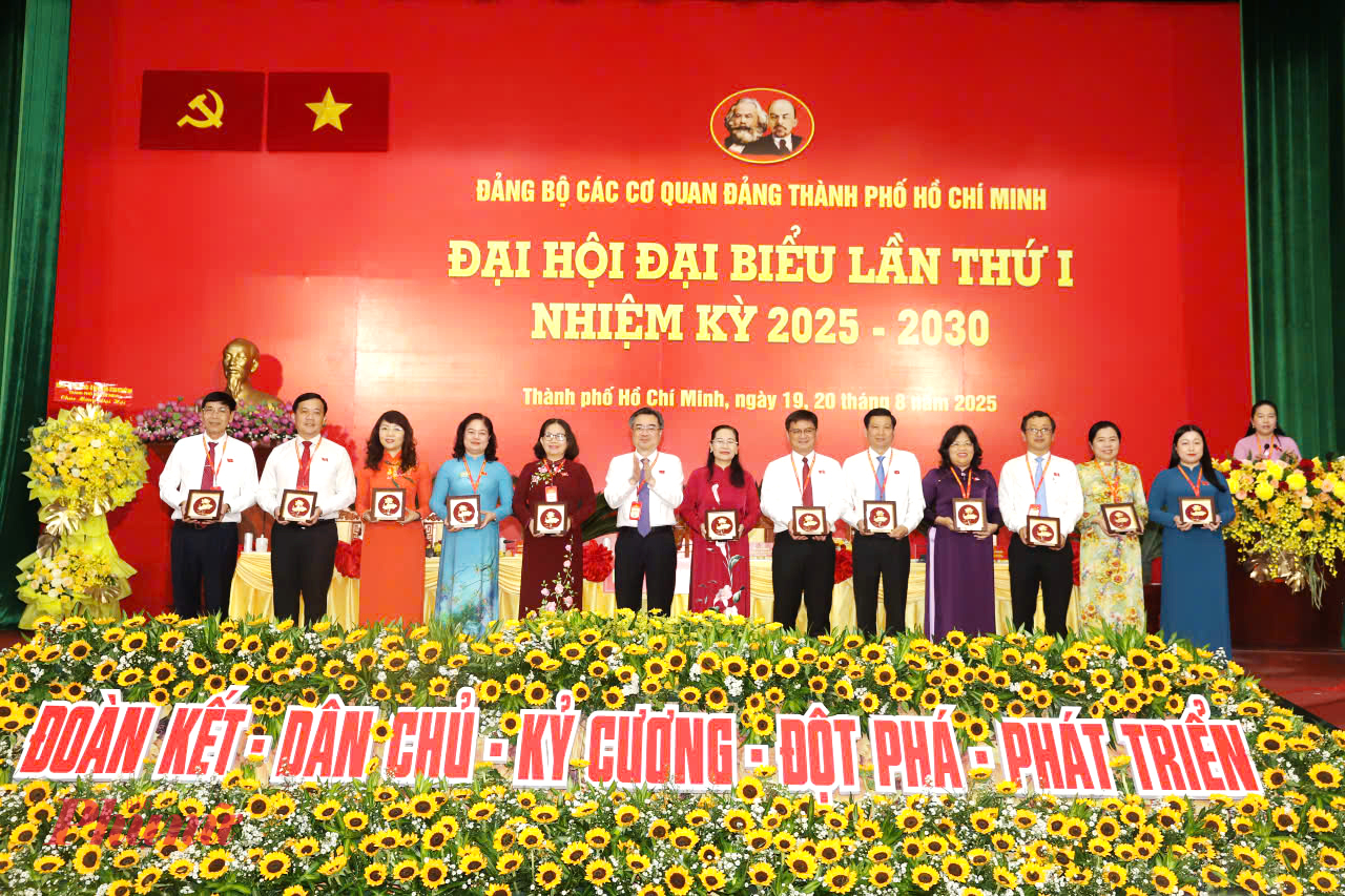 , Ban Chấp hành Đảng bộ các cơ quan Đảng Thành phố Hồ Chí Minh trân trọng cám ơn những đóng góp của các đồng chí  nguyên Thường trực, Ban Thường vụ, Ủy viên Ban Chấp hành Đảng bộ các cơ quan Đảng tỉnh Bình Dương, tỉnh Bà Rịa – Vũng Tàu và Thành phố  Hồ Chí Minh nhiệm kỳ 2020 - 2025 không tiếp tục tham gia Ban Chấp hành Đảng bộ các cơ quan Đảng Thành phố Hồ Chí Minh nhiệm kỳ 2025 – 2030