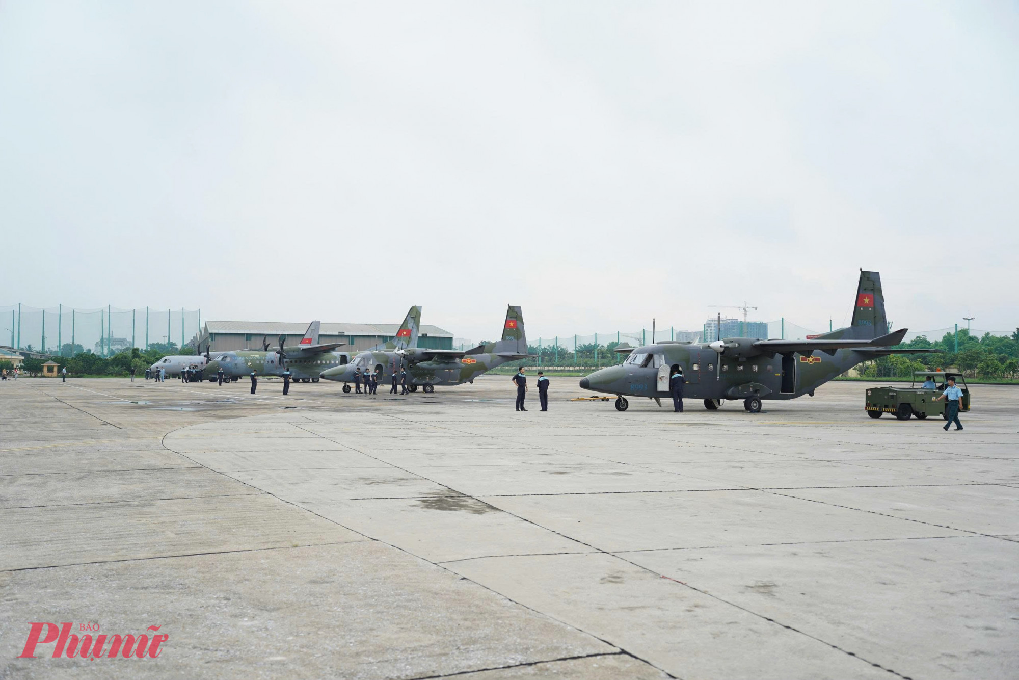 Khoảng 11 giờ 18 phút ngày 21/8/2025, biên đội máy bay trực thắng của Quân chủng Phòng không - Không quân bắt đầu bay vào khu vực trung tâm Thủ đô Hà Nội, diễn tập cho màn diễu binh, diễu hành trong Lễ kỷ niệm 80 năm Cách mạng Tháng Tám thành công và Quốc khánh nước Cộng hòa xã hội chủ nghĩa Việt Nam tại Quảng trường Ba Đình (Hà Nội) ngày 2-9. 