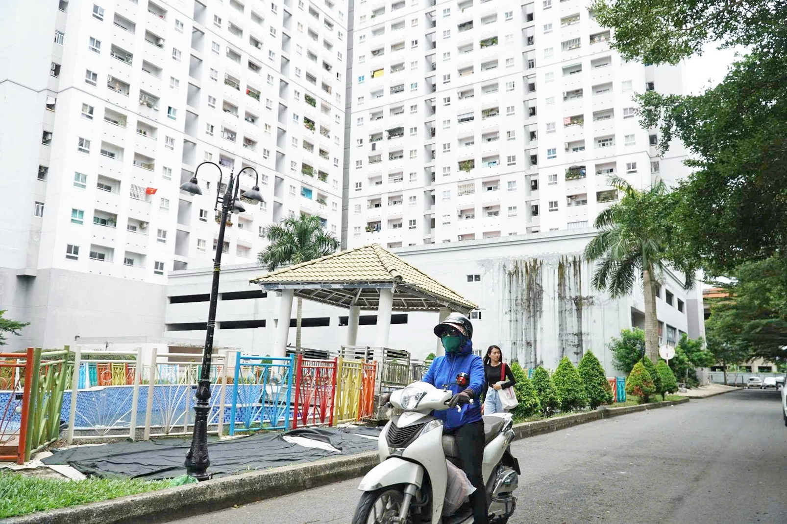 Cơ chế, chính sách vượt trội nào để phát triển nhà ở xã hội? Chung cư nhà ở xã hội HQC Plaza, xã Bình Chánh, TPHCM. Số căn nhà ở xã hội được xây trong giai đoạn 2021-2025 quá ít nên không nhiều người được mua loại nhà này - ẢNH: BÍCH TRẦN