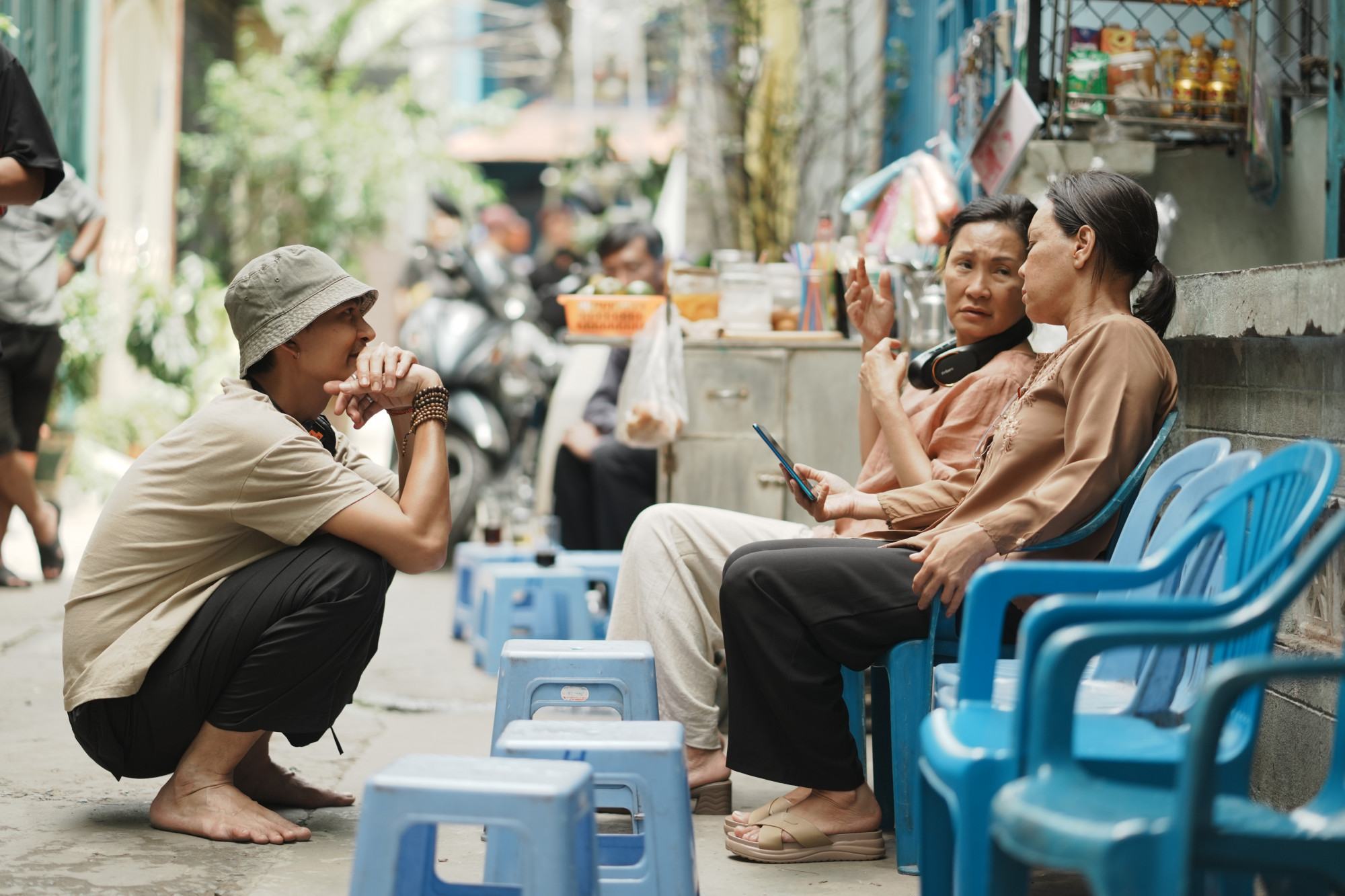 Việt Hương và Hồng Đào vào vai 2 người bà trong phim (Ảnh: ĐPCC)