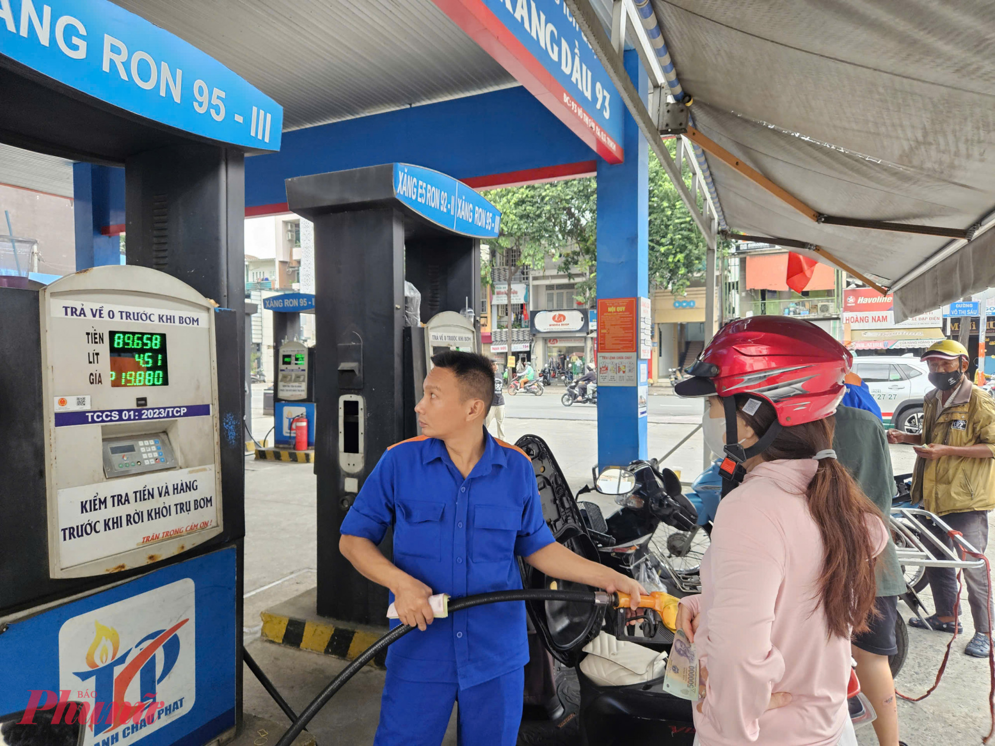 Từ 15g chiều ngày 21/8, giá xăng trong nước được điều chỉnh tăng đồng loạt - Ảnh: Ngọc Thùy