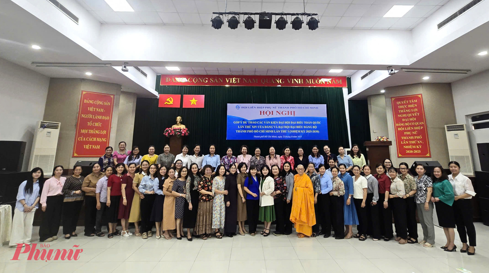đại biểu đến từ các đơn vị Học viện, hội nữ trí thức, nữ doanh nhân, hội luật gia, Hội LHPN xã, phường…