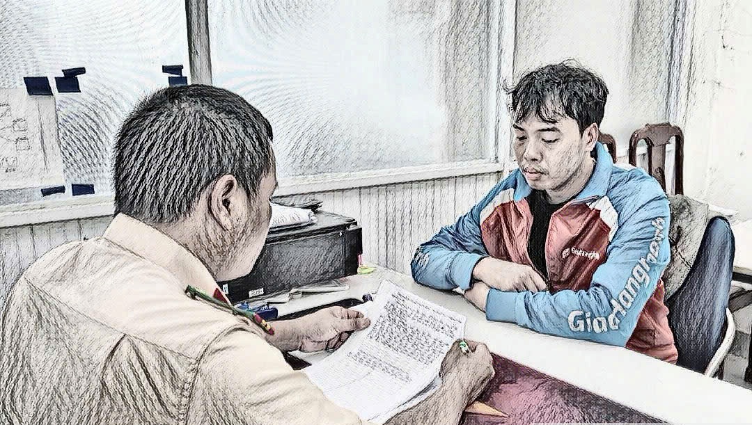  Ông Bùi Văn Hoà tại trụ sở công an