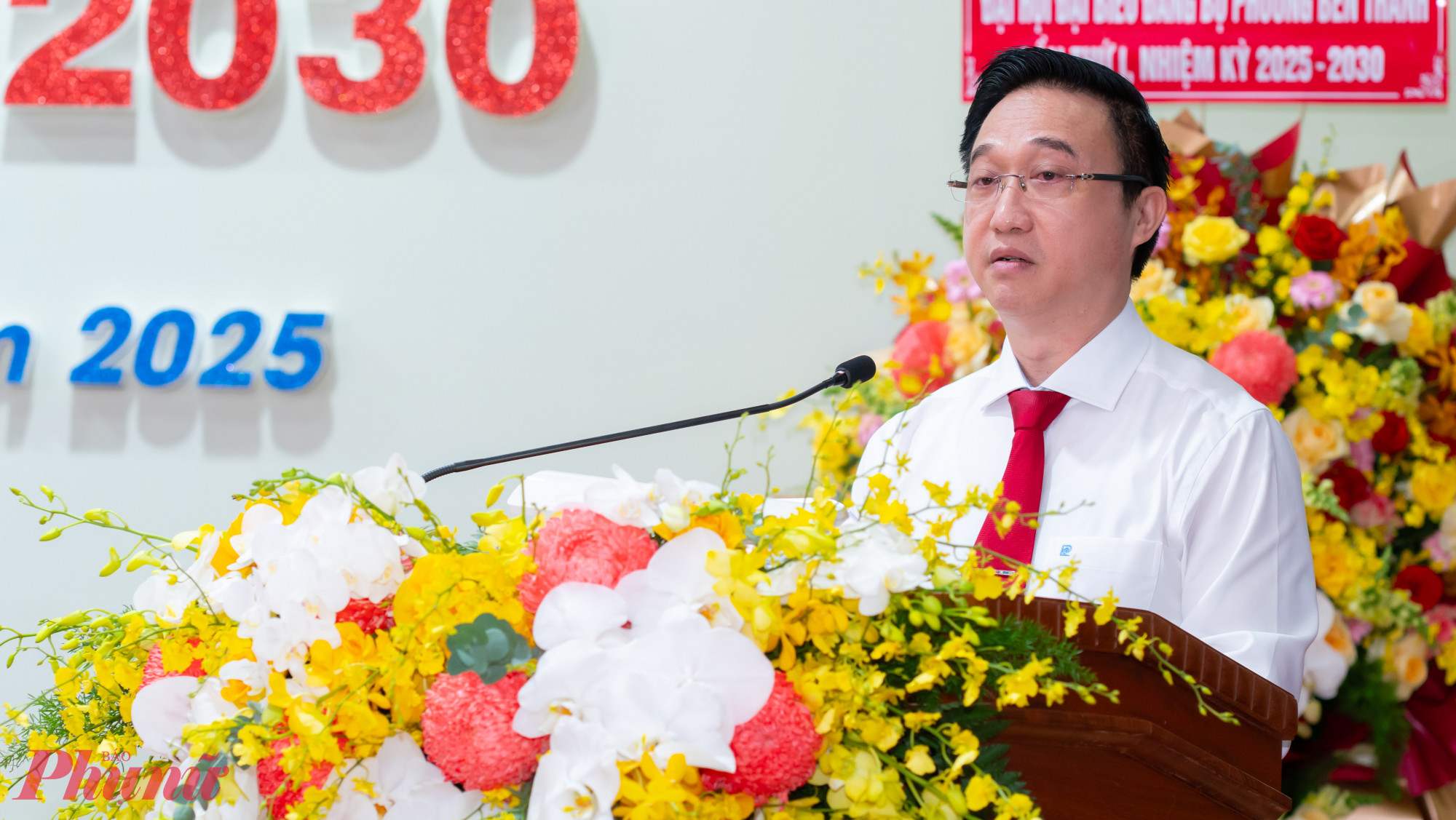Ông Đặng Minh Thông - Phó Bí thư Thành ủy TPHCM - phát biểu chỉ đạo tại Đại hội Đại biểu Đảng bộ phường Bến Thành - Ảnh: Thanh Tâm