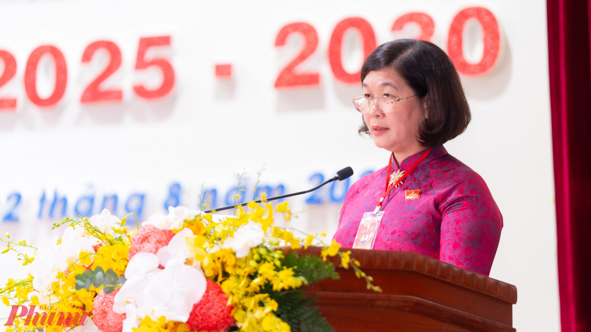 Bà Hoàng Thị Thu Nga - Bí thư Đảng ủy phường Bến Thành - phát biểu khai mạc tại kỳ họp - Ảnh: Thanh Tâm 