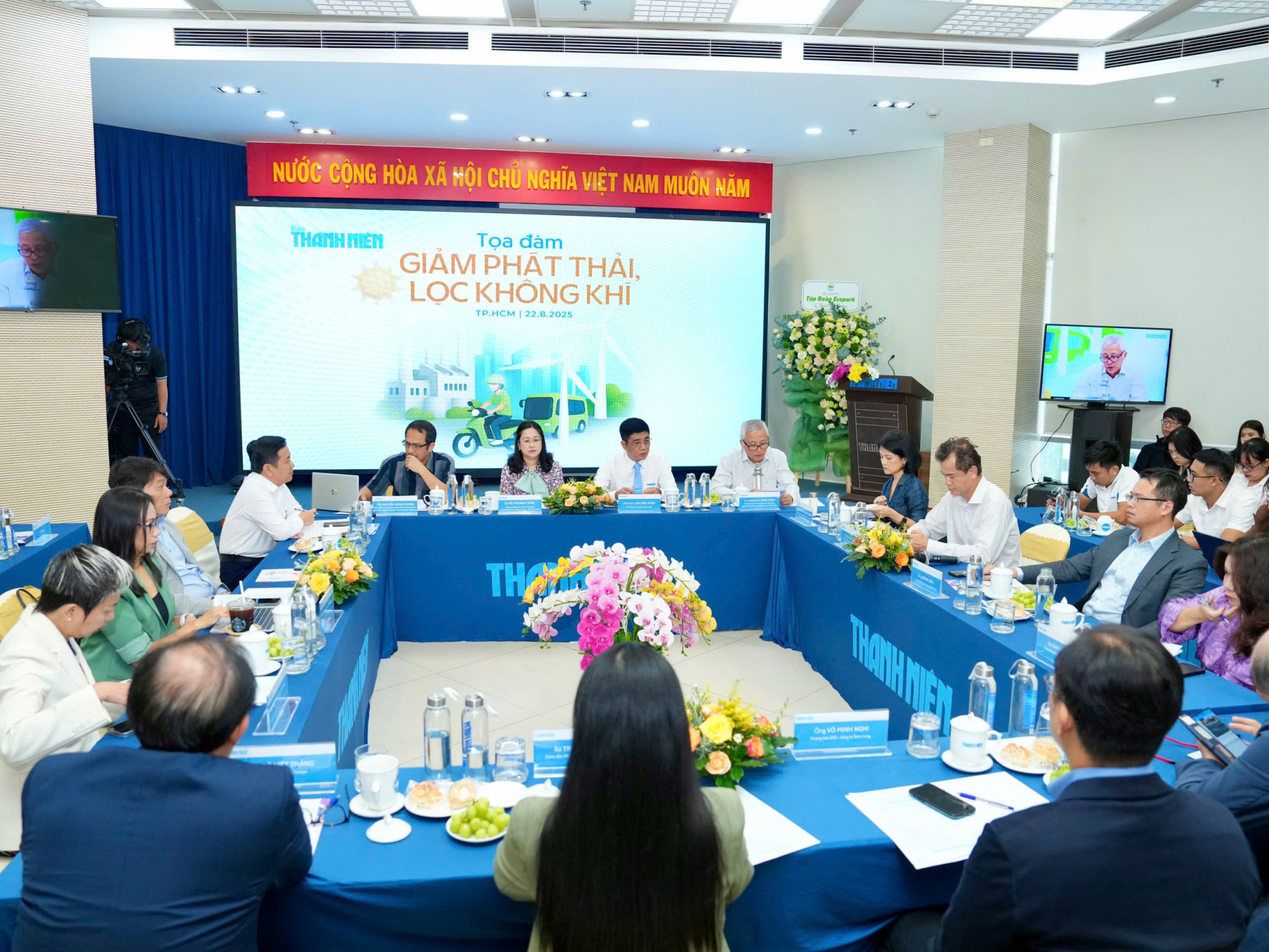 Doanh nghiệp và chuyên gia tham dự tọa đàm “Giảm phát thải, lọc không khí”