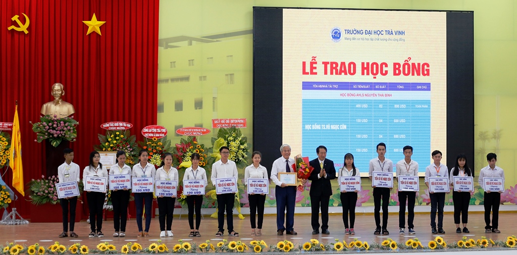Trường ĐH Trà Vinh dành nhiều học bổng cho sinh viên... Ảnh: Đồng Khởi