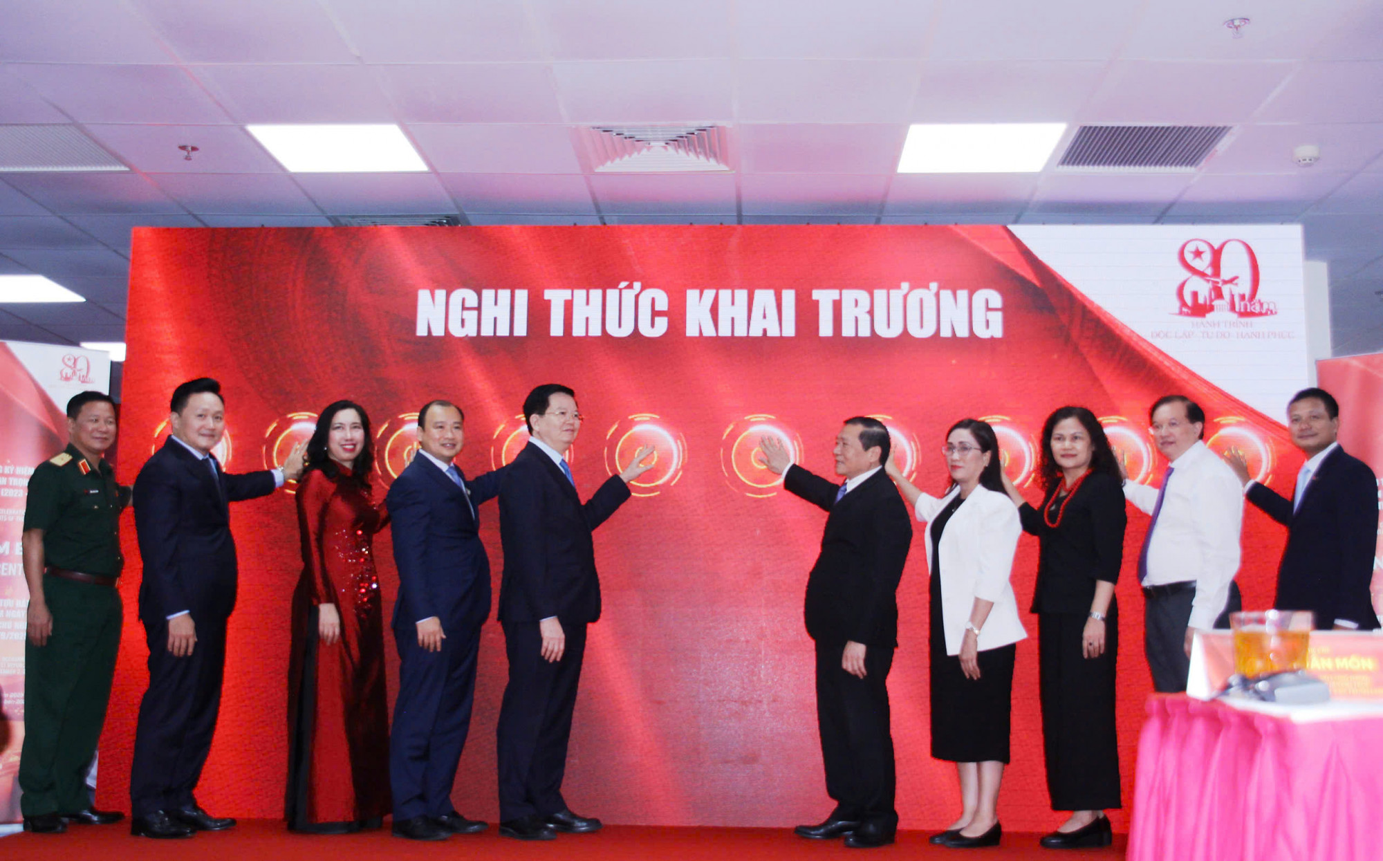Nghi thức khai trương Trung tâm Báo chí của Triển lãm thành tựu đất nước “80 năm hành trình Độc lập - Tự do - Hạnh phúc” . Ảnh: Phạm Sỹ