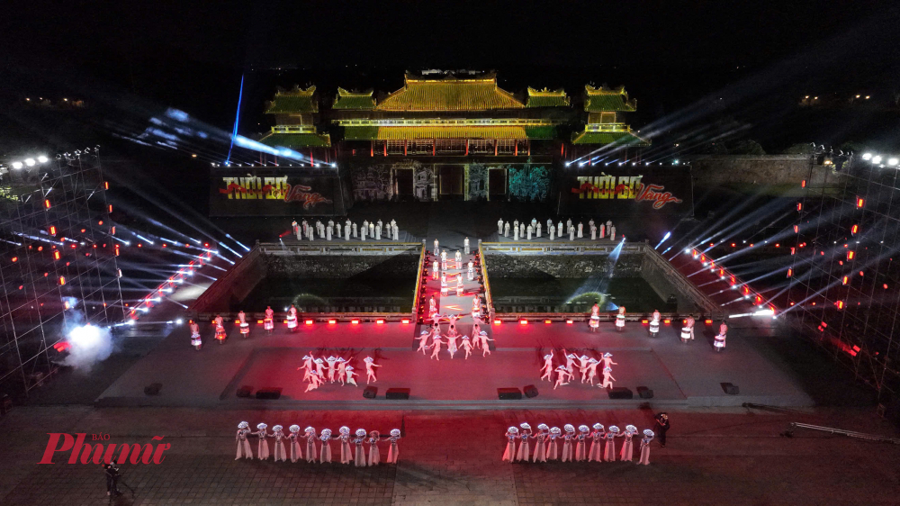 Ngọ Môn Huế lung linh trong đêm nghệ thuật chính luận ' Thời cơ vàng'