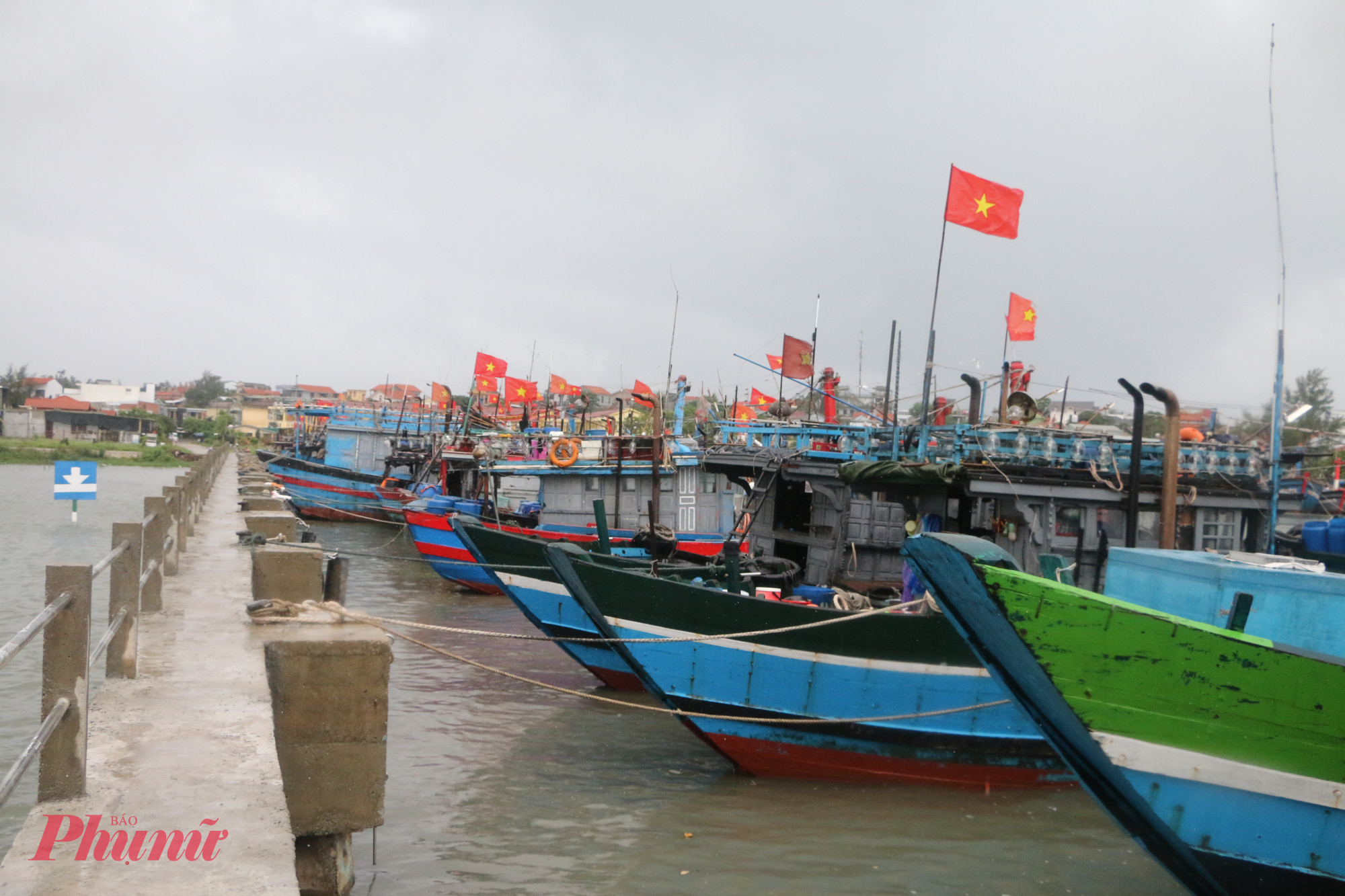 Ban chỉ huy PCLB-TKCN TP  Huế đang yêu cầu các đơn vị, địa phương khẩn trương thông báo tàu thuyền vào bờ