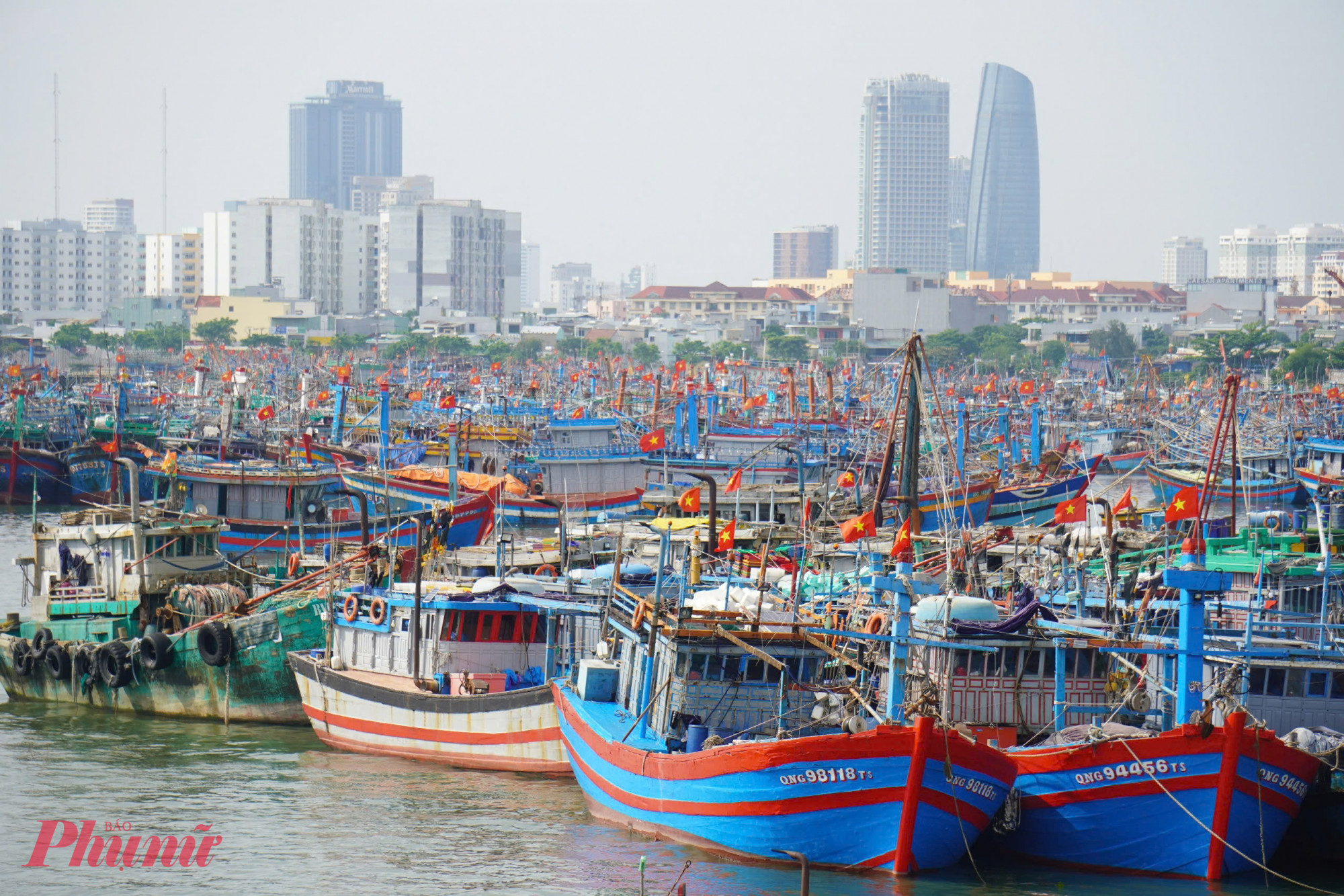 Chủ tịch Đà Nẵng yêu cầu các đơn vị hướng dẫn tàu bè tránh trú bão, neo đậu an toàn