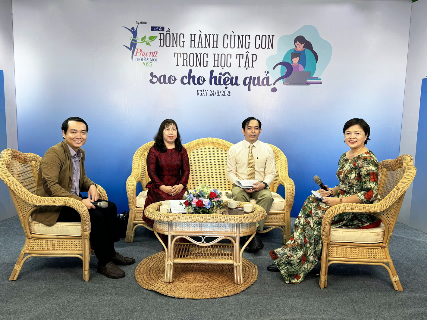 Cùng con học tập: Đồng hành chứ không điều hành Các chuyên gia, khách mời chia sẻ phương pháp để đồng hành cùng con trong học tập hiệu quả - ẢNH: NGUYỄN QUANG
