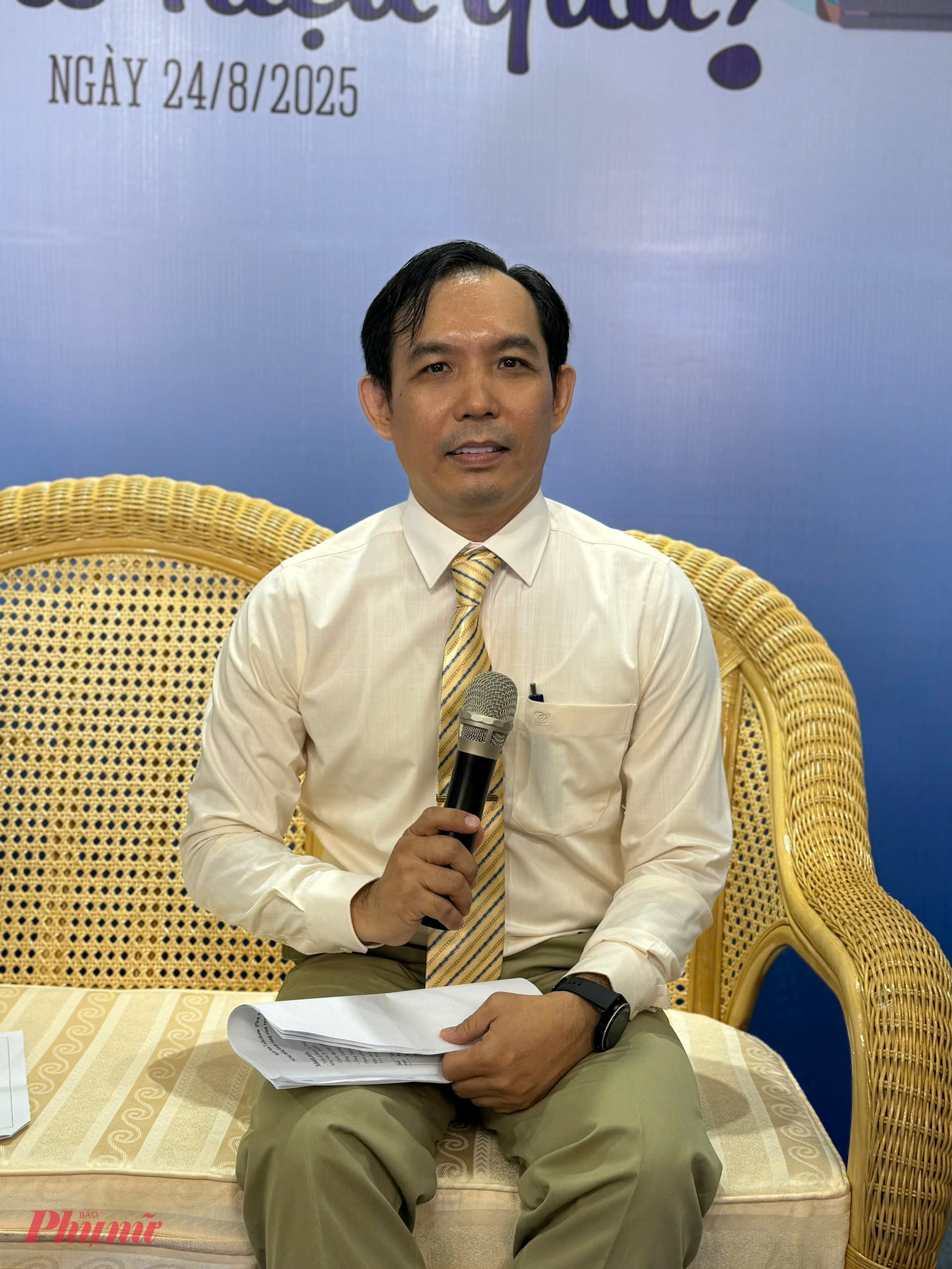 Talkshow “Đồng hành cùng con trong học tập, sao cho hiệu quả?”: Xóa khoảng cách giữa cha mẹ và con cái Ông Dương Hữu Đức - Ảnh: Nguyễn Quang