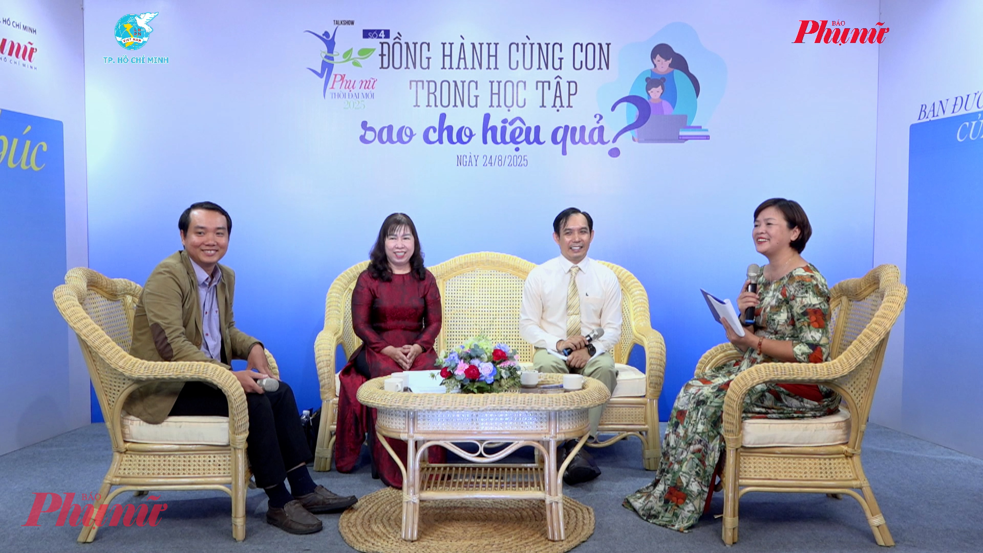Talkshow “Đồng hành cùng con trong học tập, sao cho hiệu quả?”: Xóa khoảng cách giữa cha mẹ và con cái Các khách mời tham gia talkshow “Đồng hành cùng con trong học tập, sao cho hiệu quả?”.