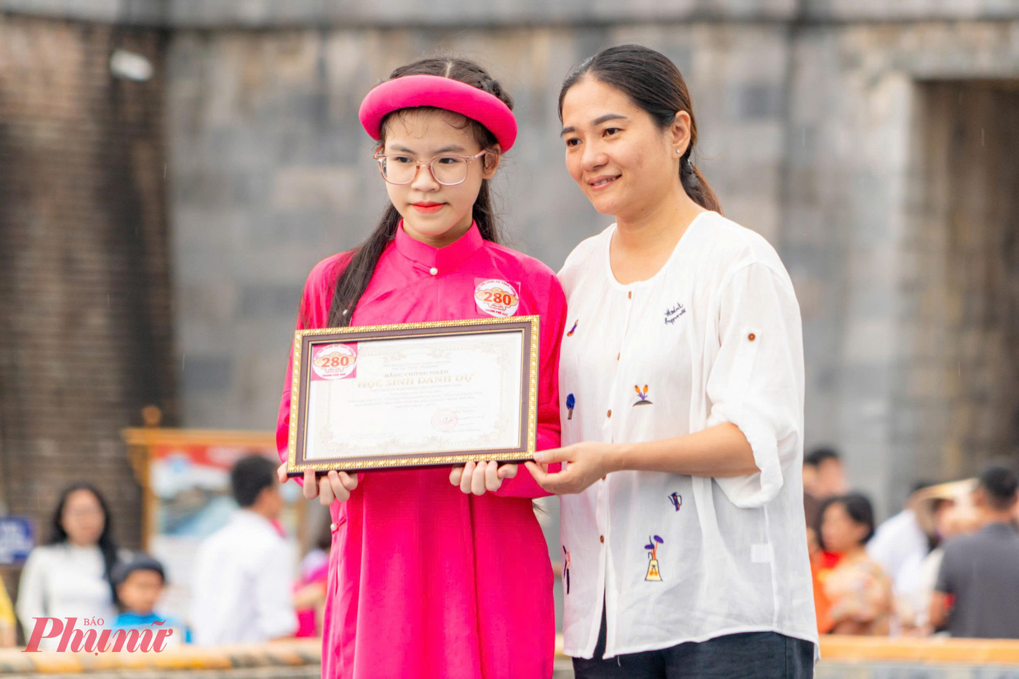 Nụ cười hạnh phúc khi con mình được tôn vinh- Ảnh: Nguyễn Phúc Bảo Minh