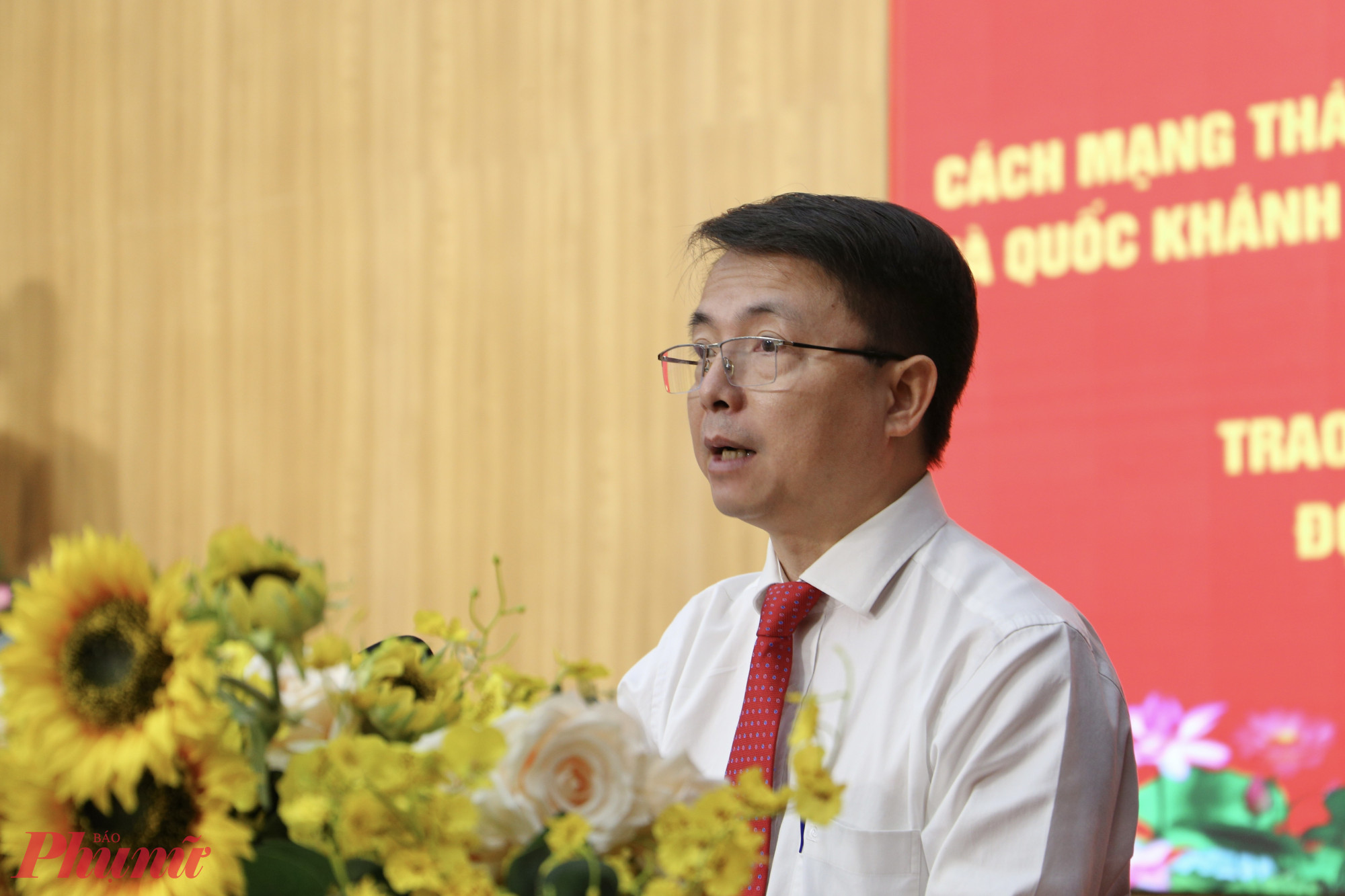 Ông Phạm Nam Vĩnh An – Phó Bí thư Thường trực Đảng ủy phường An Đông phát biểu ôn lại truyền thống 80 năm Cách mạng Tháng Tám và Quốc khánh 2/9 - Ảnh: Thanh Tâm