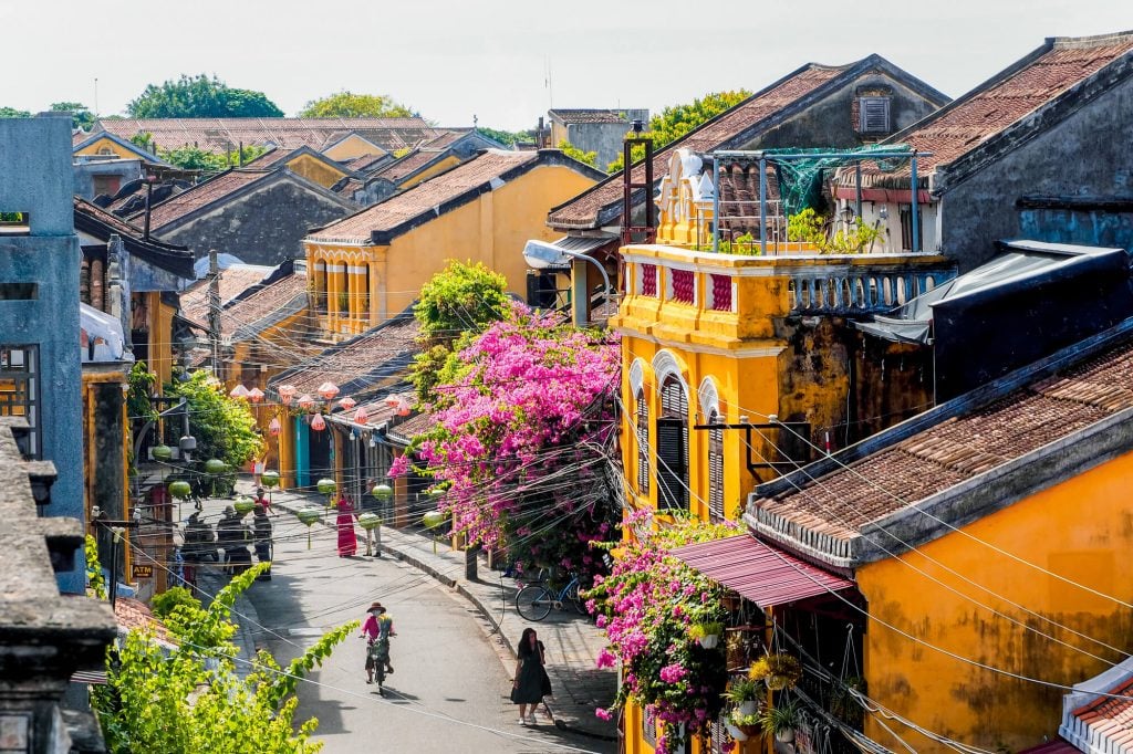 Việt Nam cần làm gì trước chiến dịch tặng vé máy bay của Thái Lan? Được UNESCO công nhận là Di sản văn hóa thế giới vào năm 1999, điểm đến này cũng là một thiên đường ẩm thực với nhiều món ăn ngon và độc đáo