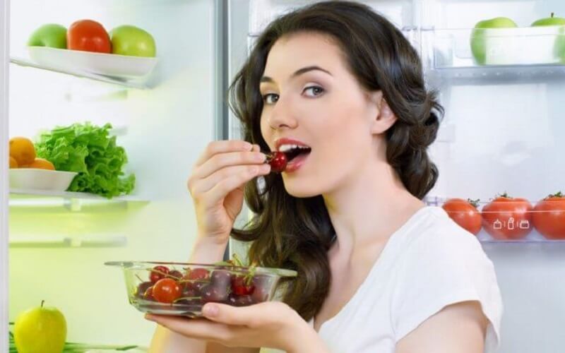 Để có làn da khoẻ mạnh cần phải chăm sóc từ bên trong và bên ngoài (Ảnh minh hoạ)